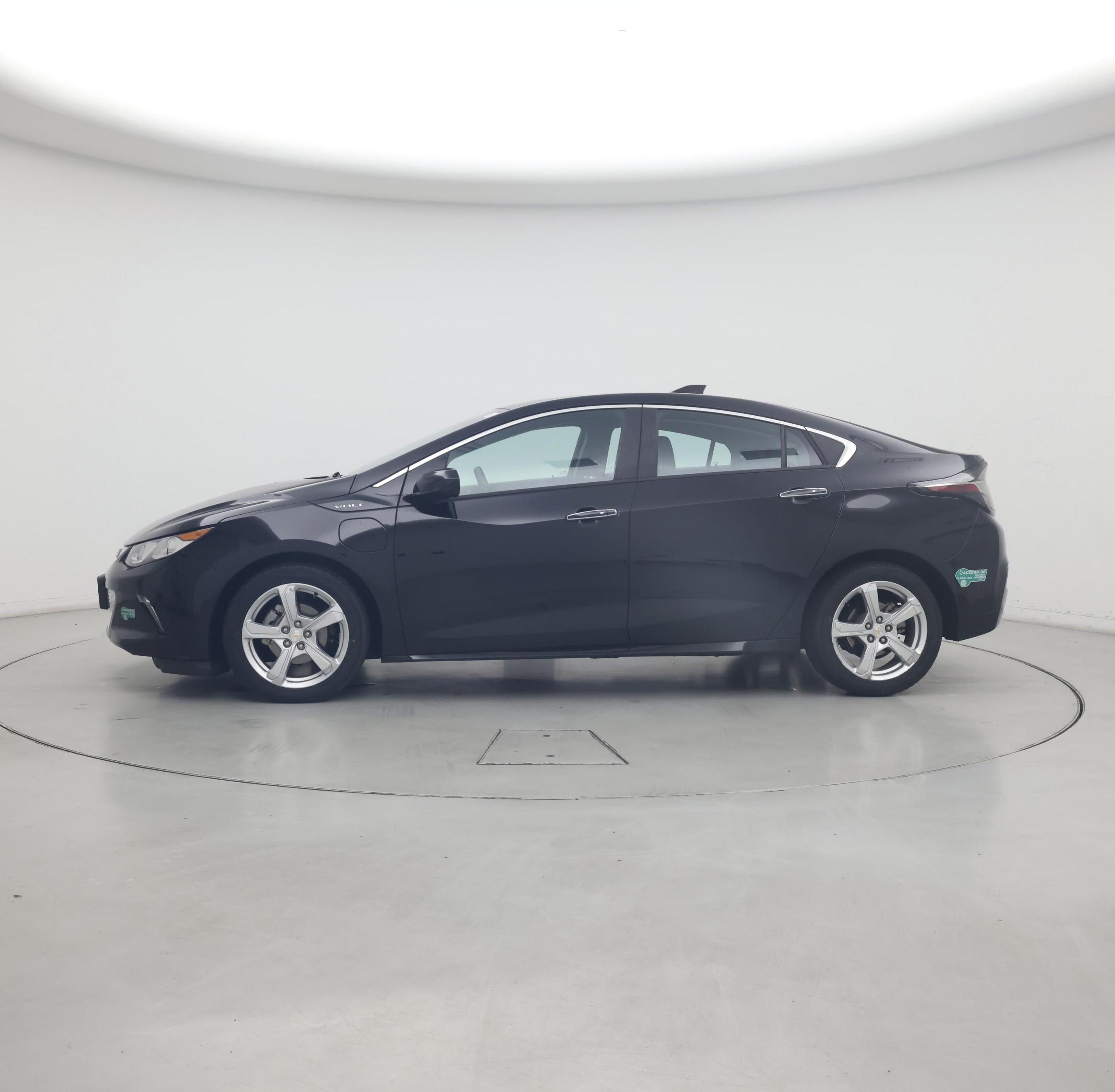 Thumbnail: 2017 Chevrolet Volt - 3