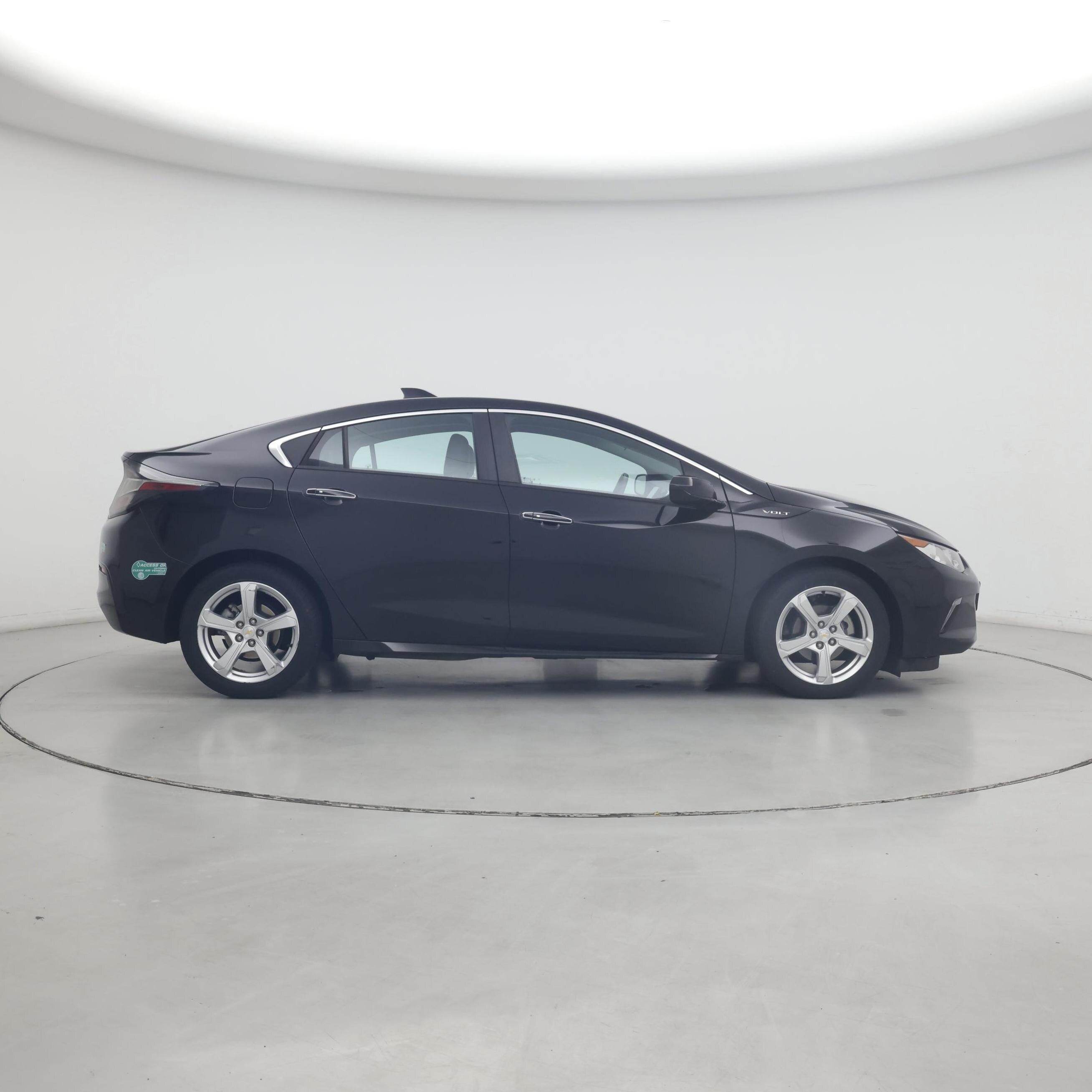 Thumbnail: 2017 Chevrolet Volt - 7