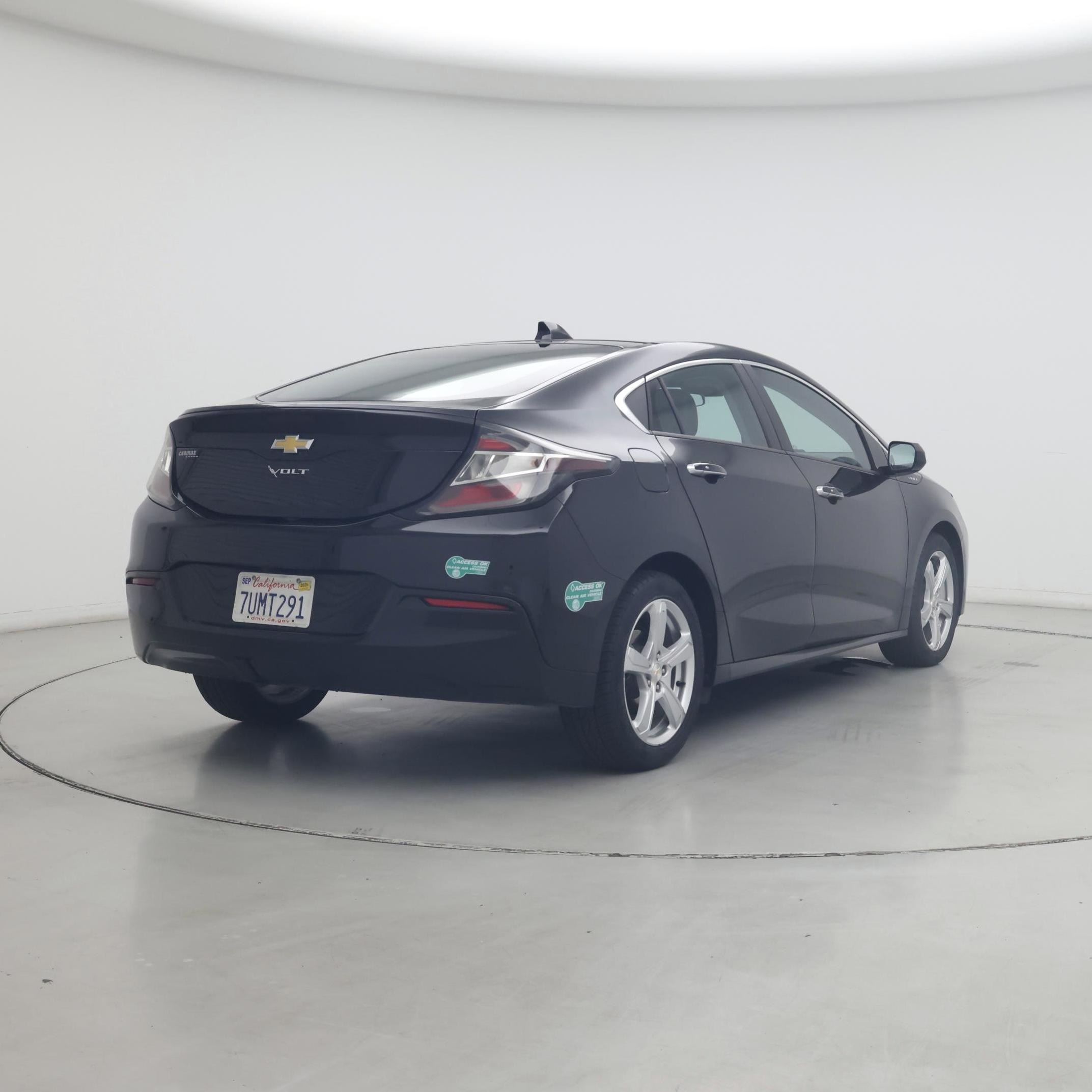 Thumbnail: 2017 Chevrolet Volt - 8