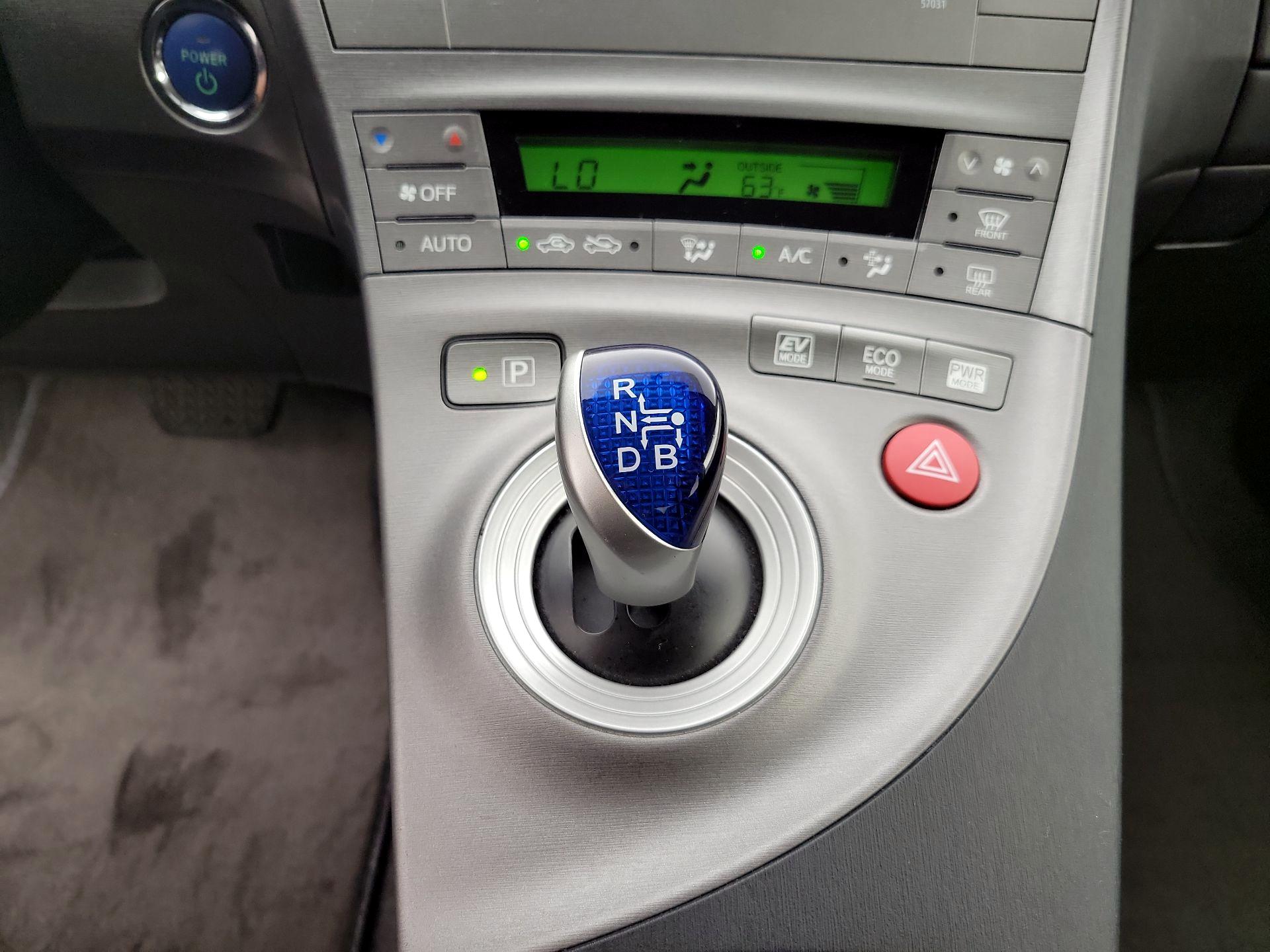 Thumbnail: 2015 Toyota Prius - 17