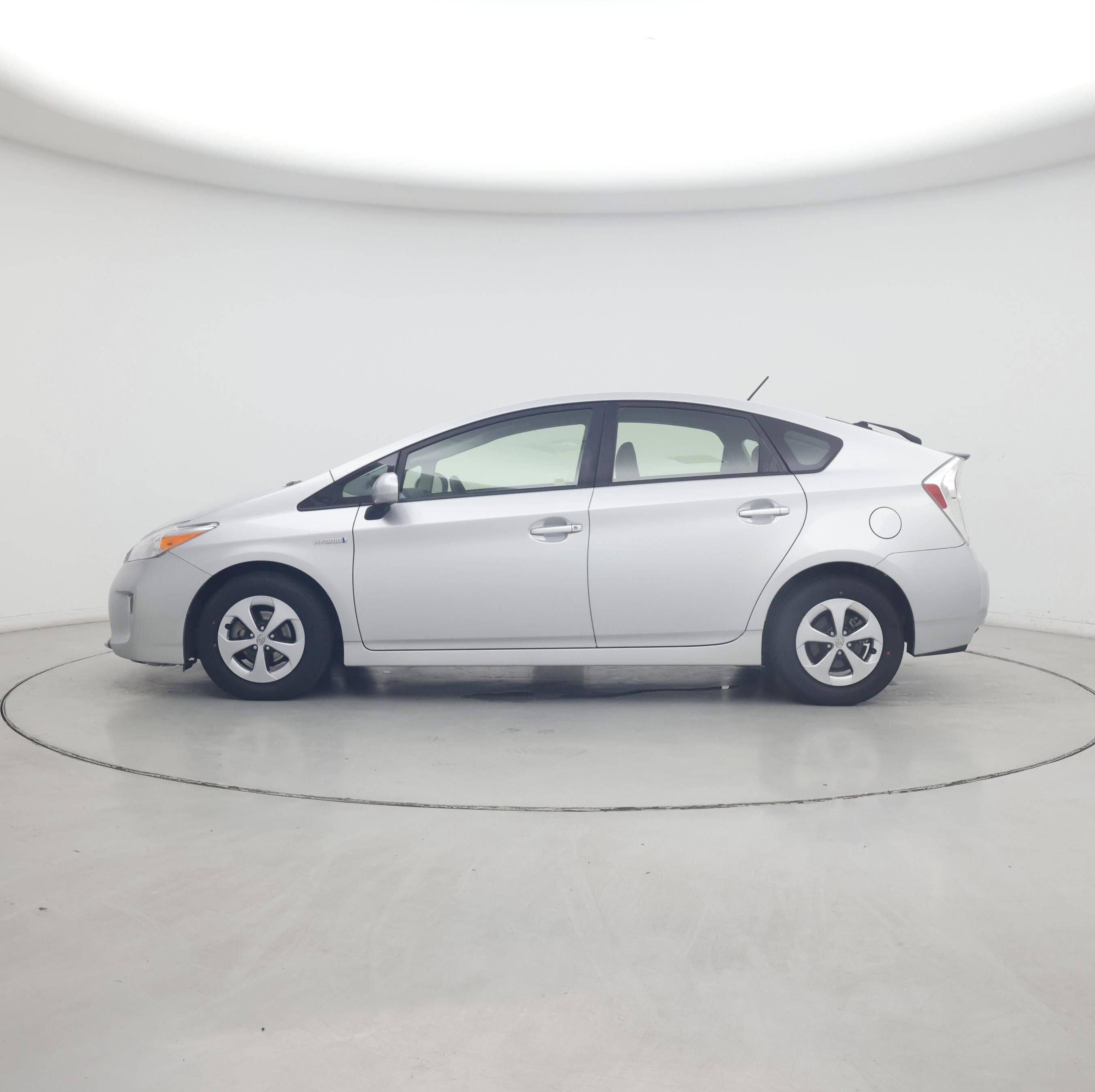 Thumbnail: 2015 Toyota Prius - 3