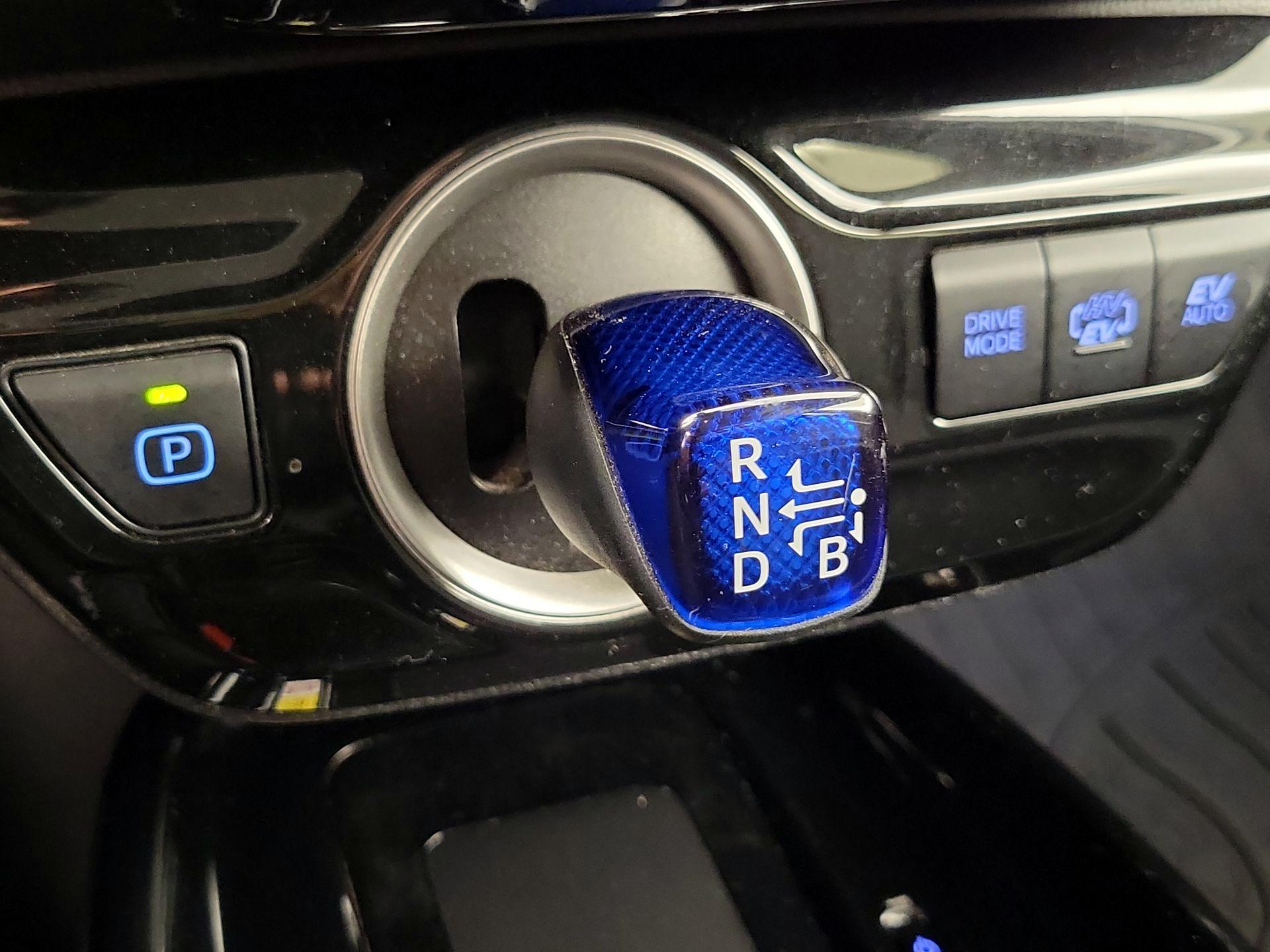 Thumbnail: 2020 Toyota Prius Prime - 18