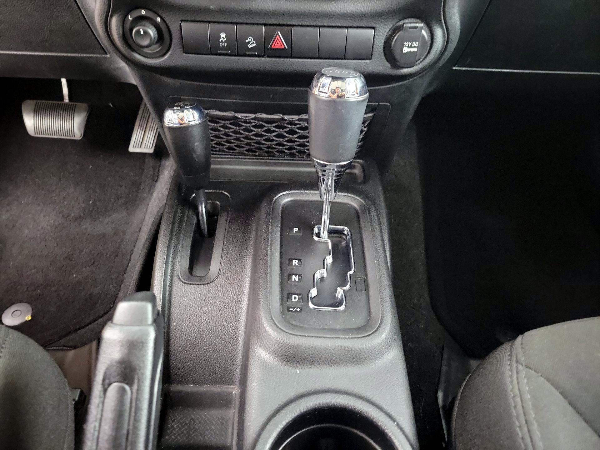 Thumbnail: 2014 Jeep Wrangler - 15