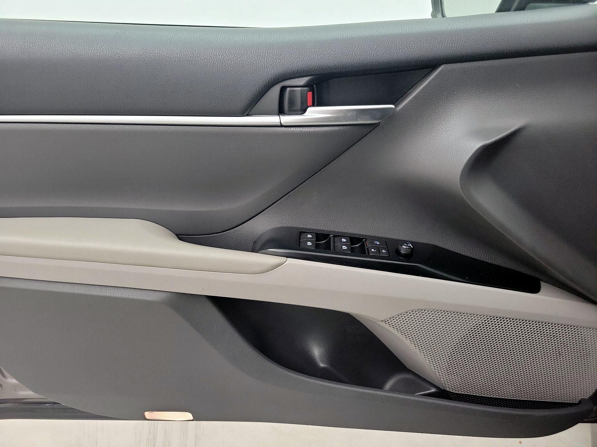 Thumbnail: 2018 Toyota Camry - 12