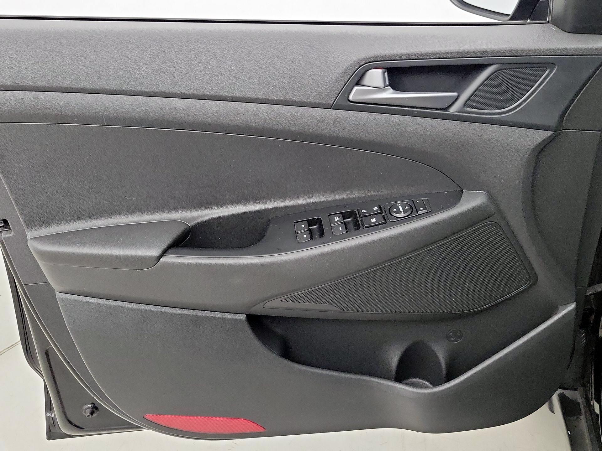 Thumbnail: 2016 Hyundai Tucson - 12