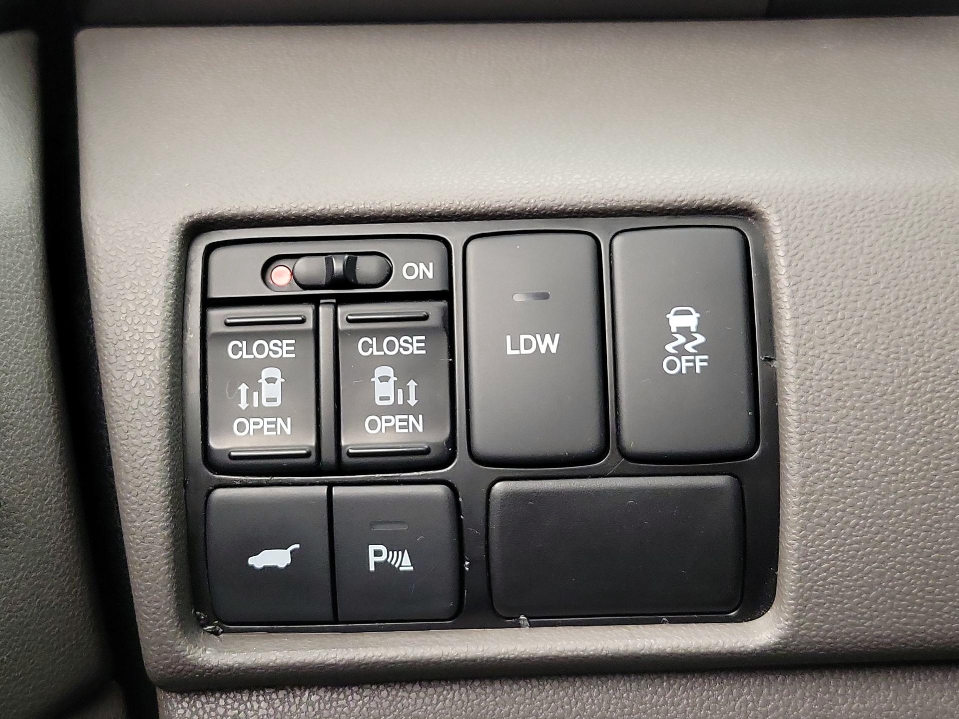 Thumbnail: 2015 Honda Odyssey - 13