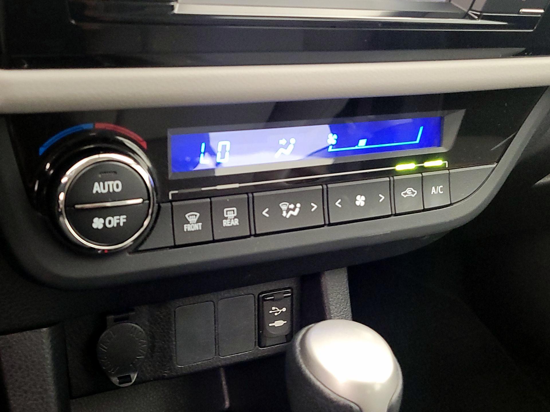 Thumbnail: 2016 Toyota Corolla - 16