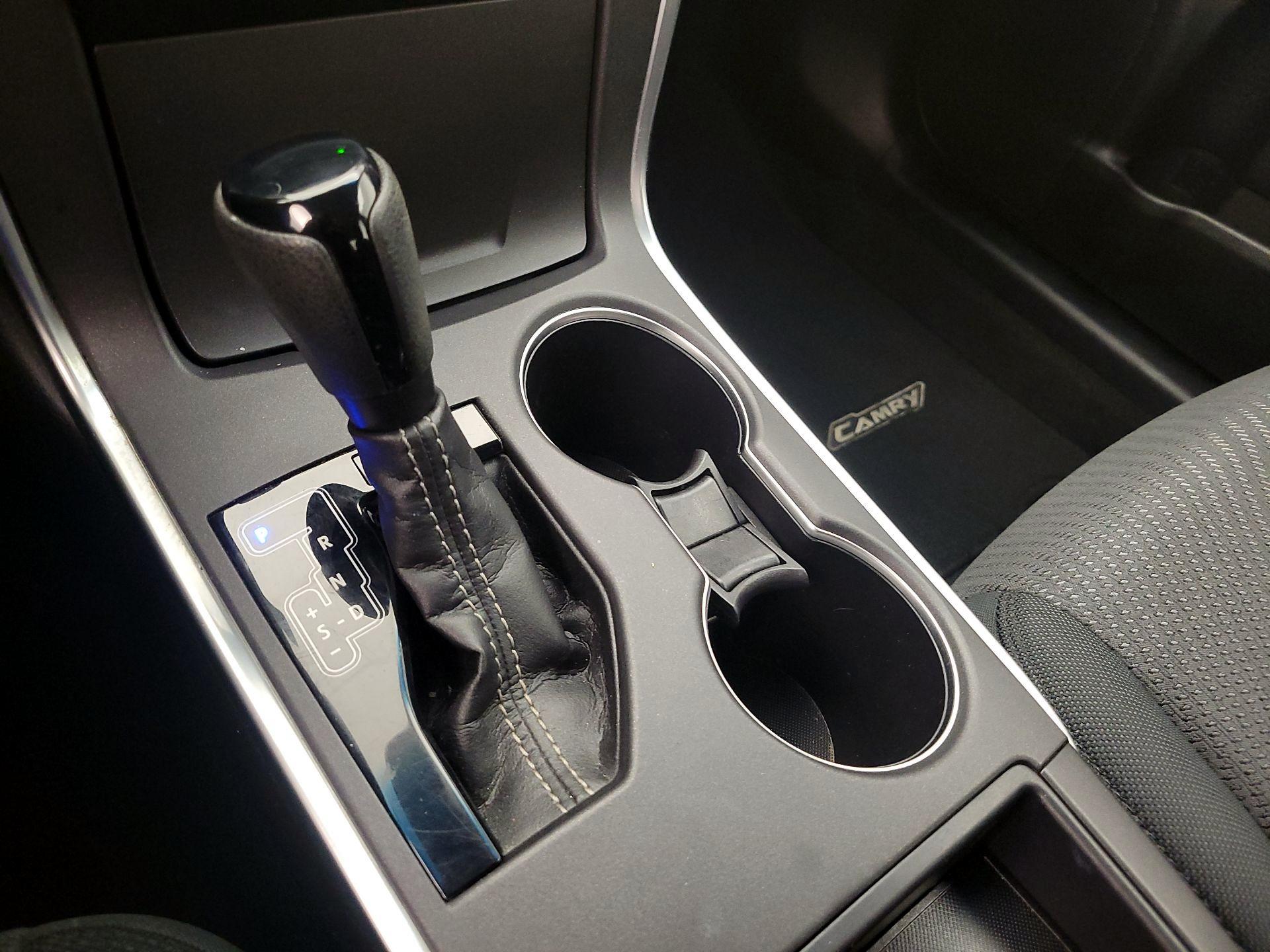 Thumbnail: 2016 Toyota Camry - 17