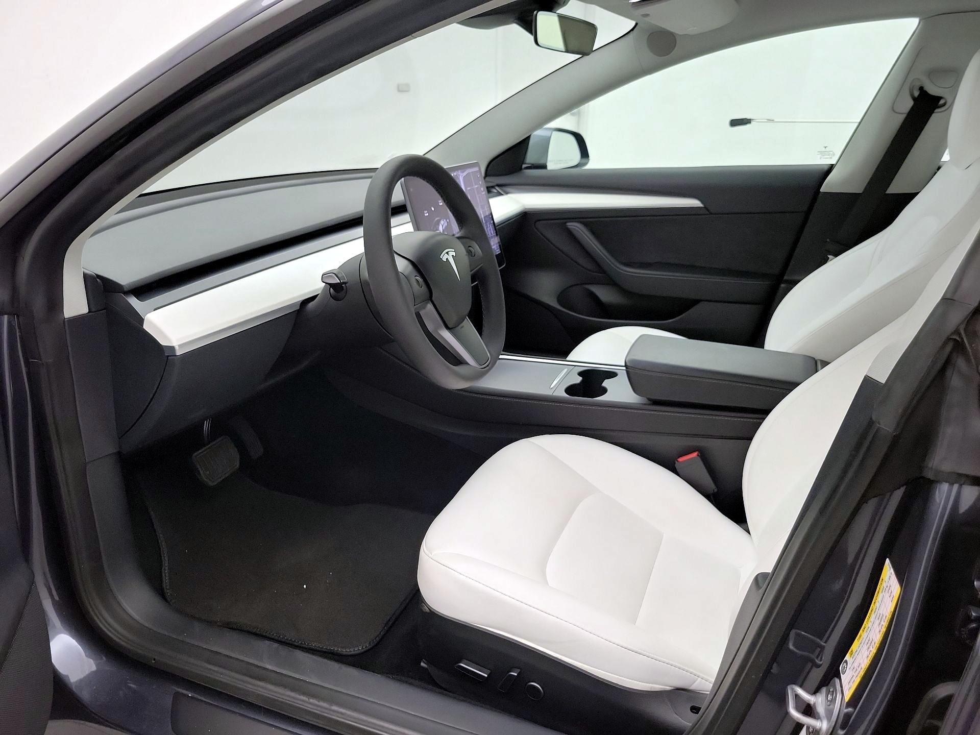 Thumbnail: 2023 Tesla Model 3 - 11