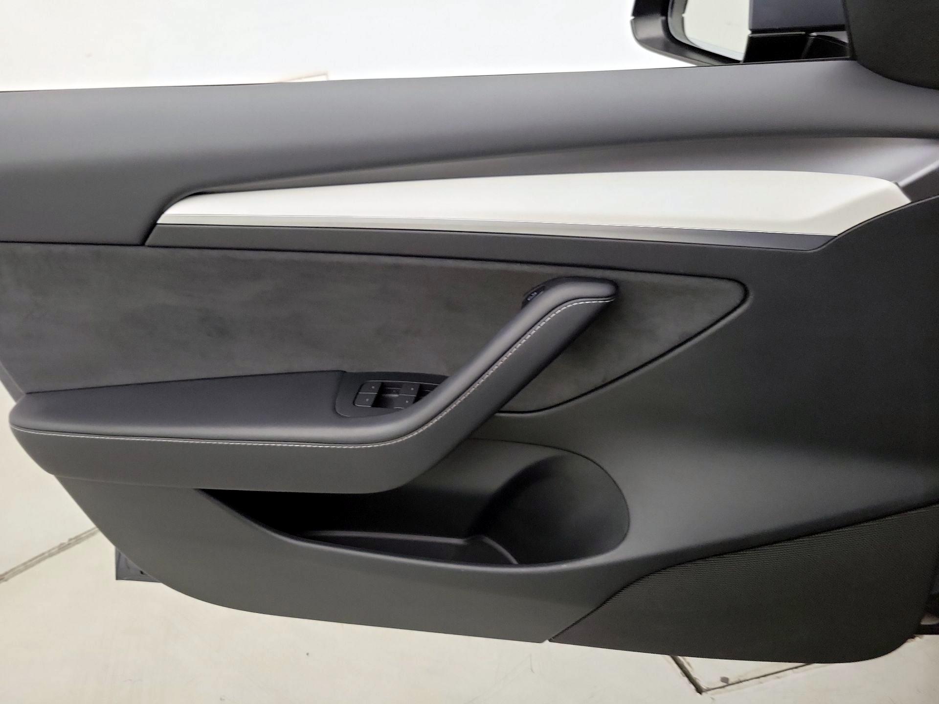Thumbnail: 2023 Tesla Model 3 - 12