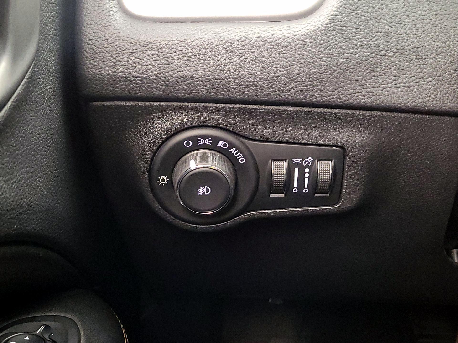 Thumbnail: 2018 Jeep Compass - 13