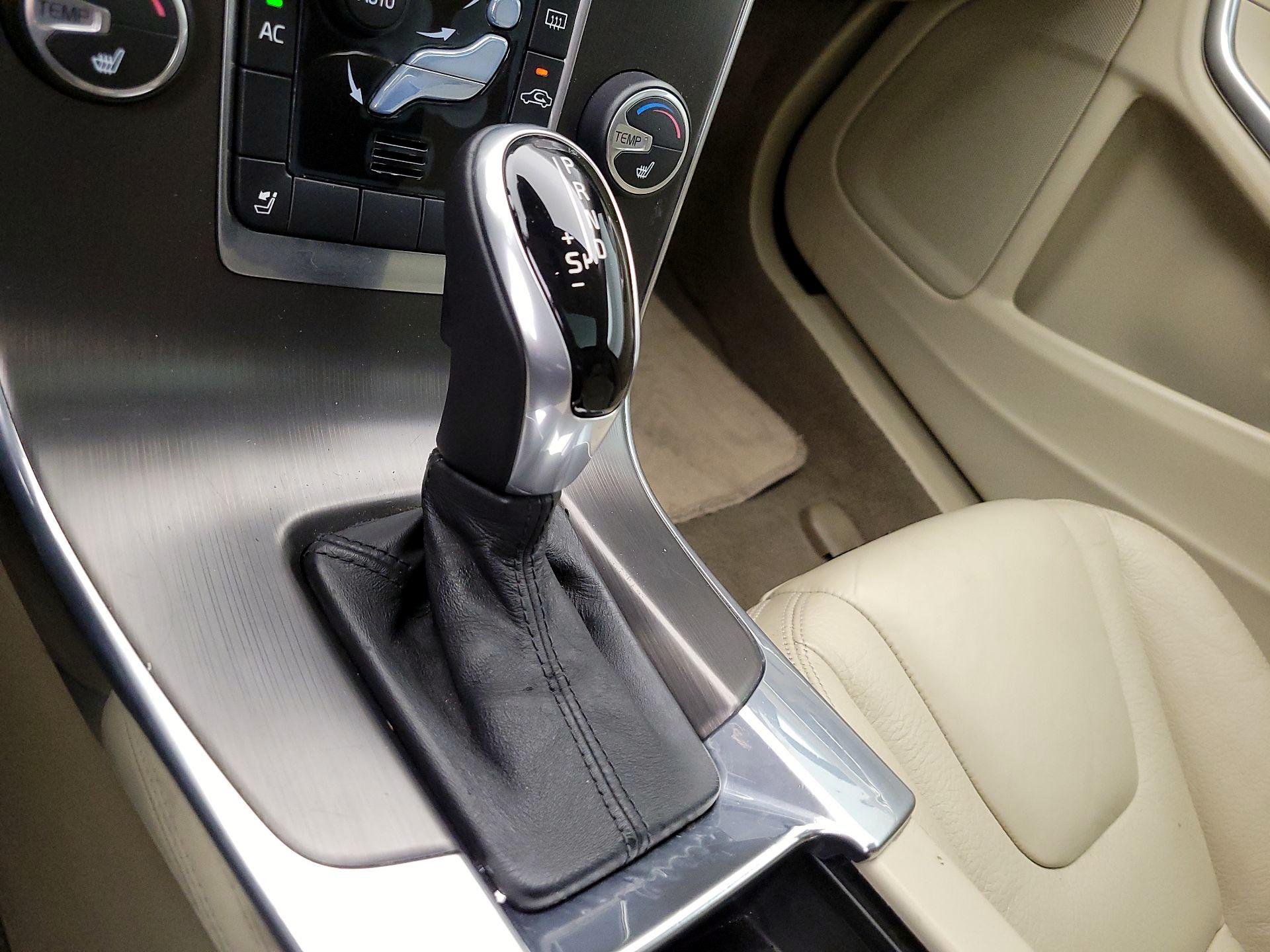 Thumbnail: 2014 Volvo S60 - 16