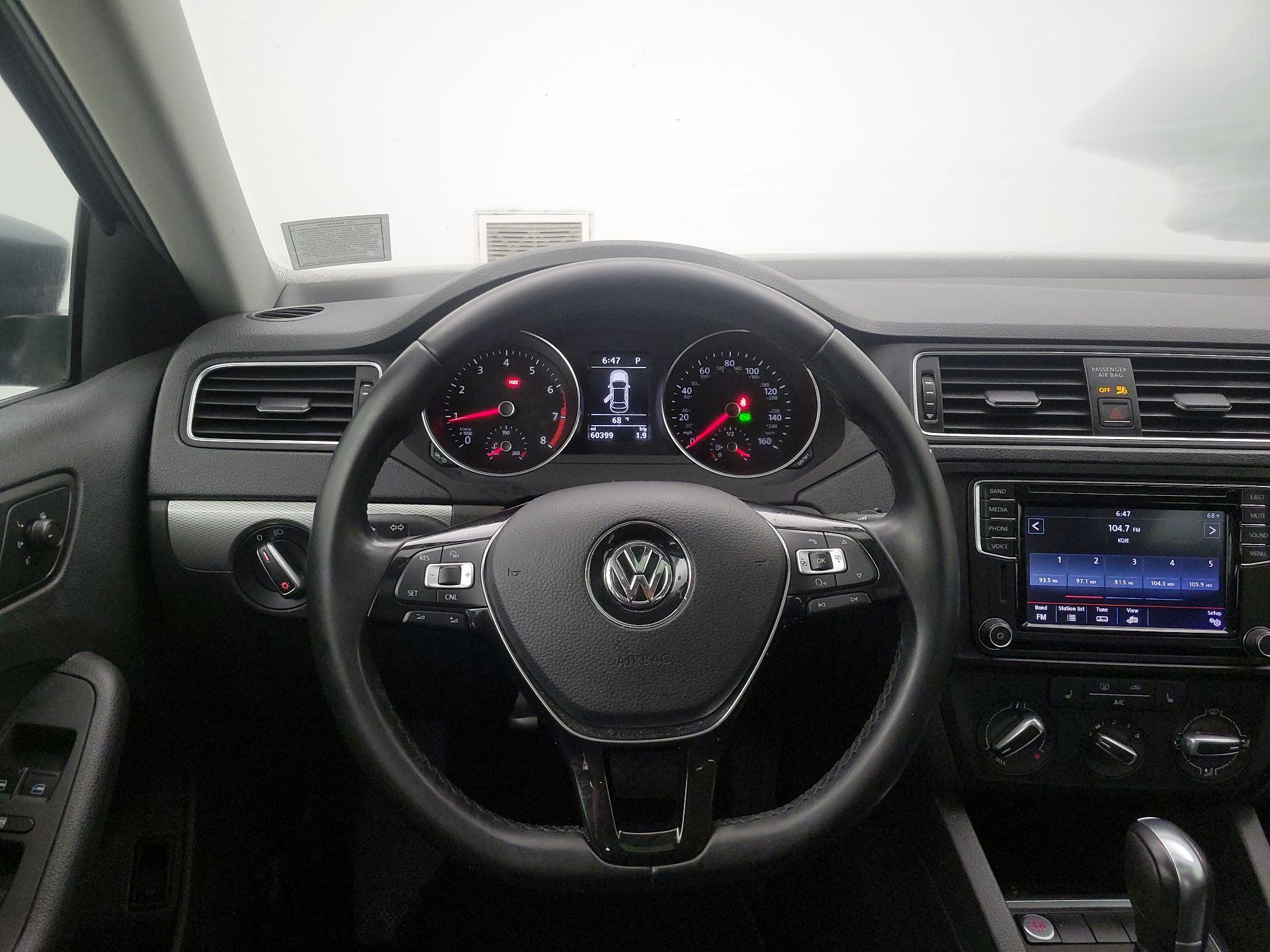 Thumbnail: 2017 Volkswagen Jetta - 10