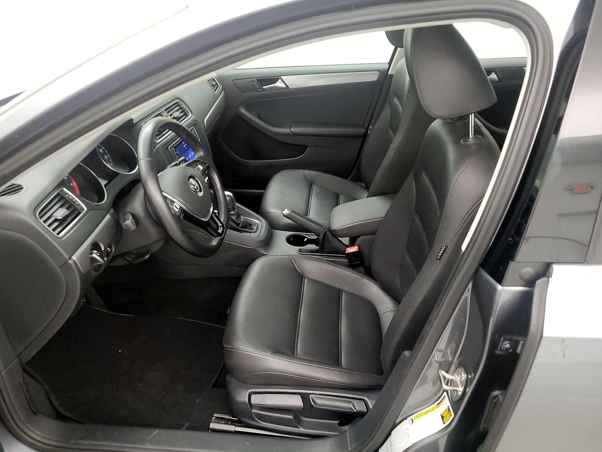 Thumbnail: 2017 Volkswagen Jetta - 11