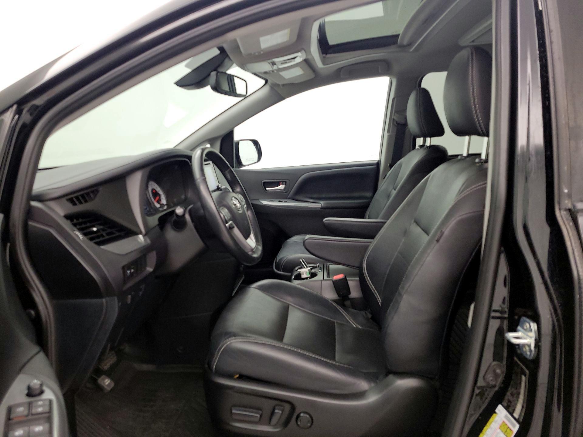 Thumbnail: 2020 Toyota Sienna - 11
