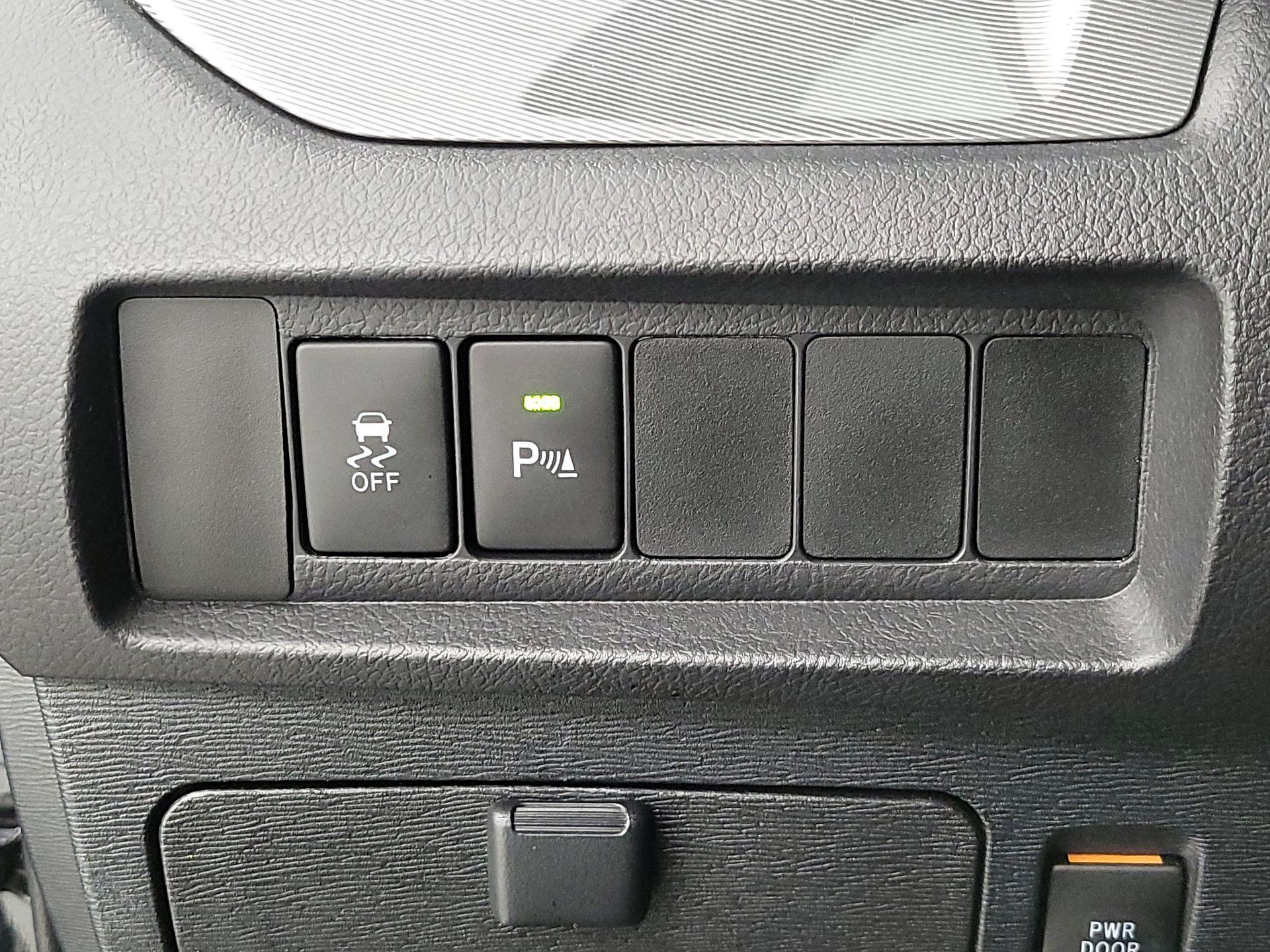 Thumbnail: 2020 Toyota Sienna - 13
