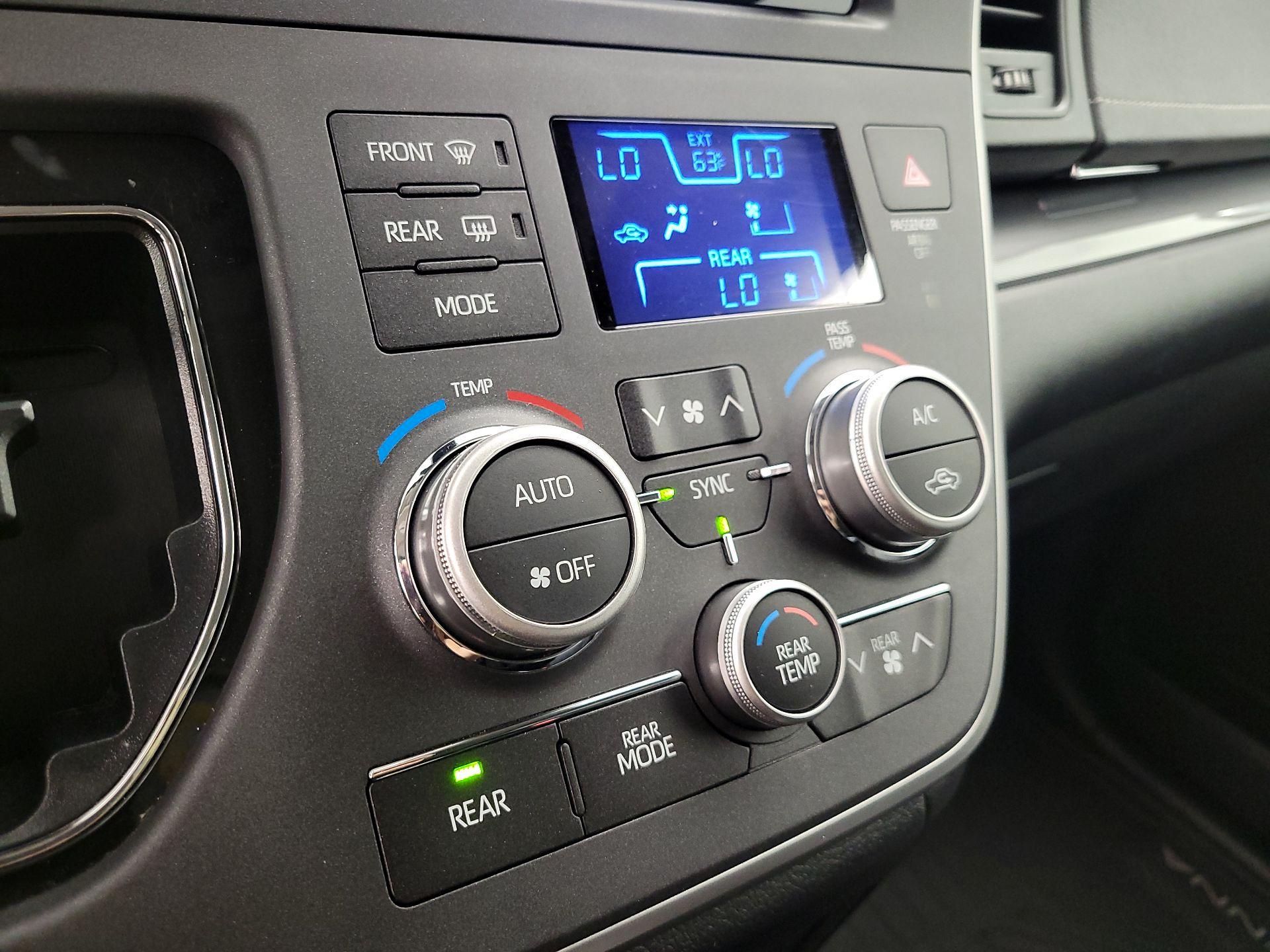 Thumbnail: 2020 Toyota Sienna - 16