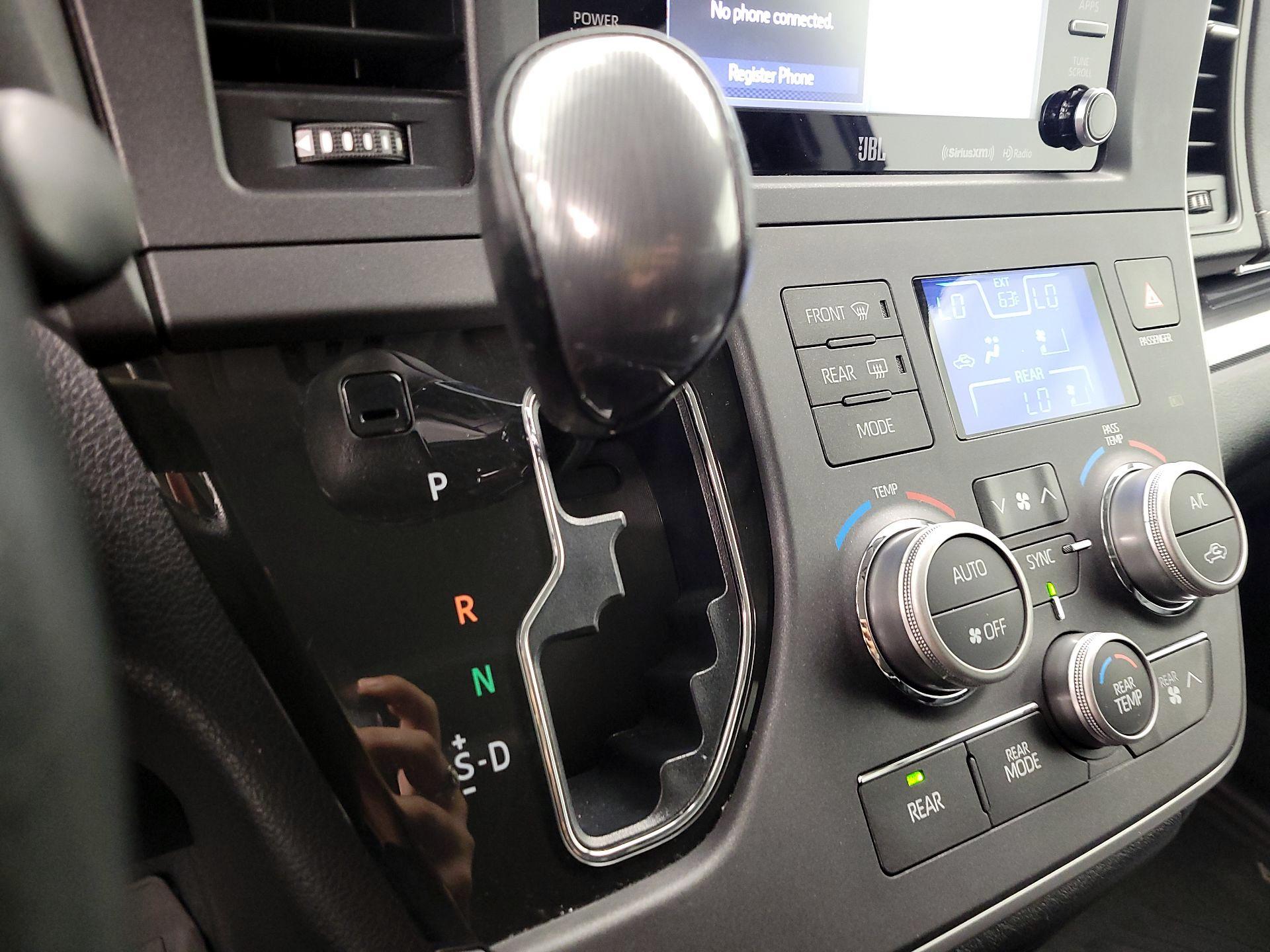 Thumbnail: 2020 Toyota Sienna - 17