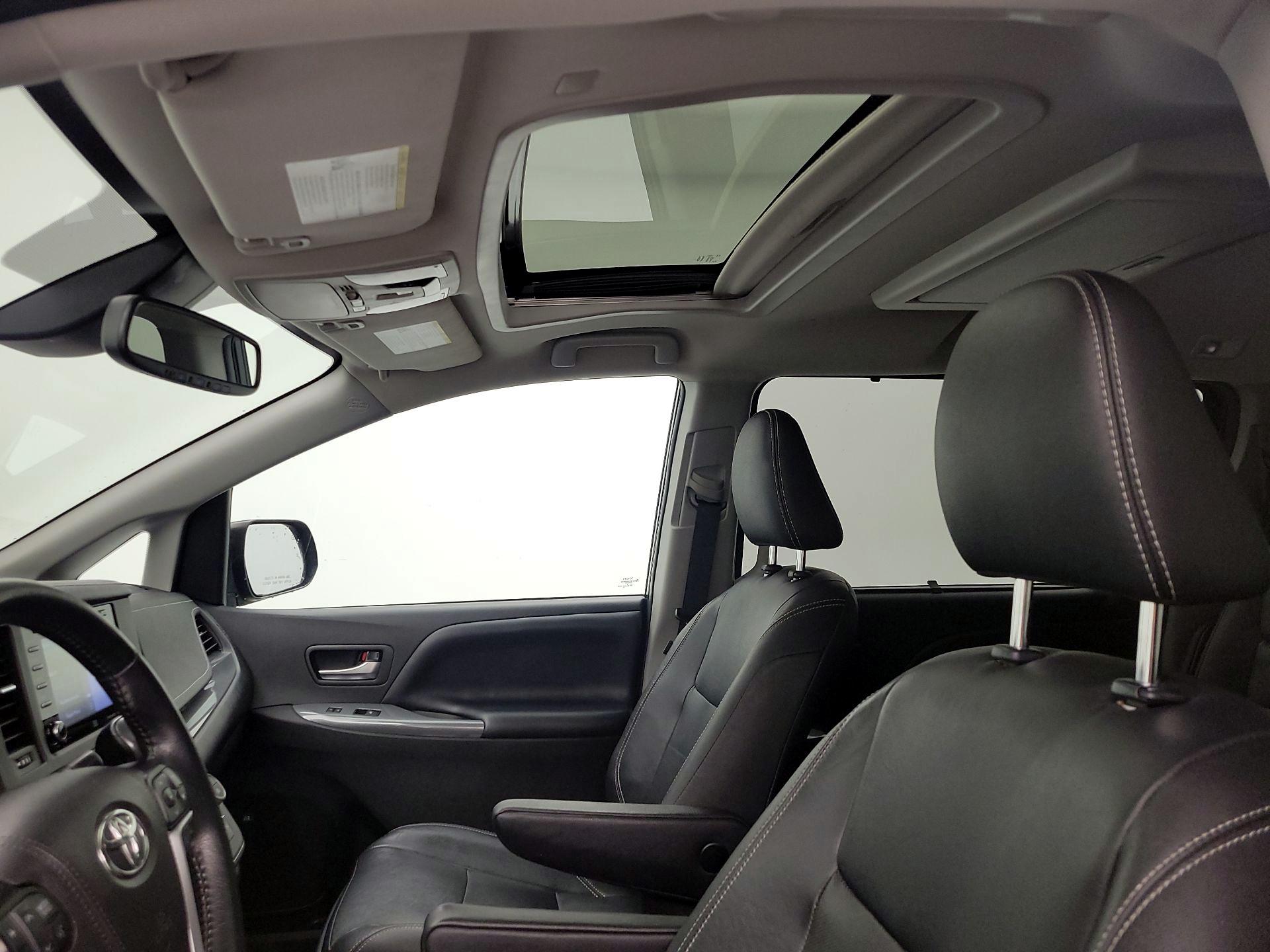 Thumbnail: 2020 Toyota Sienna - 18