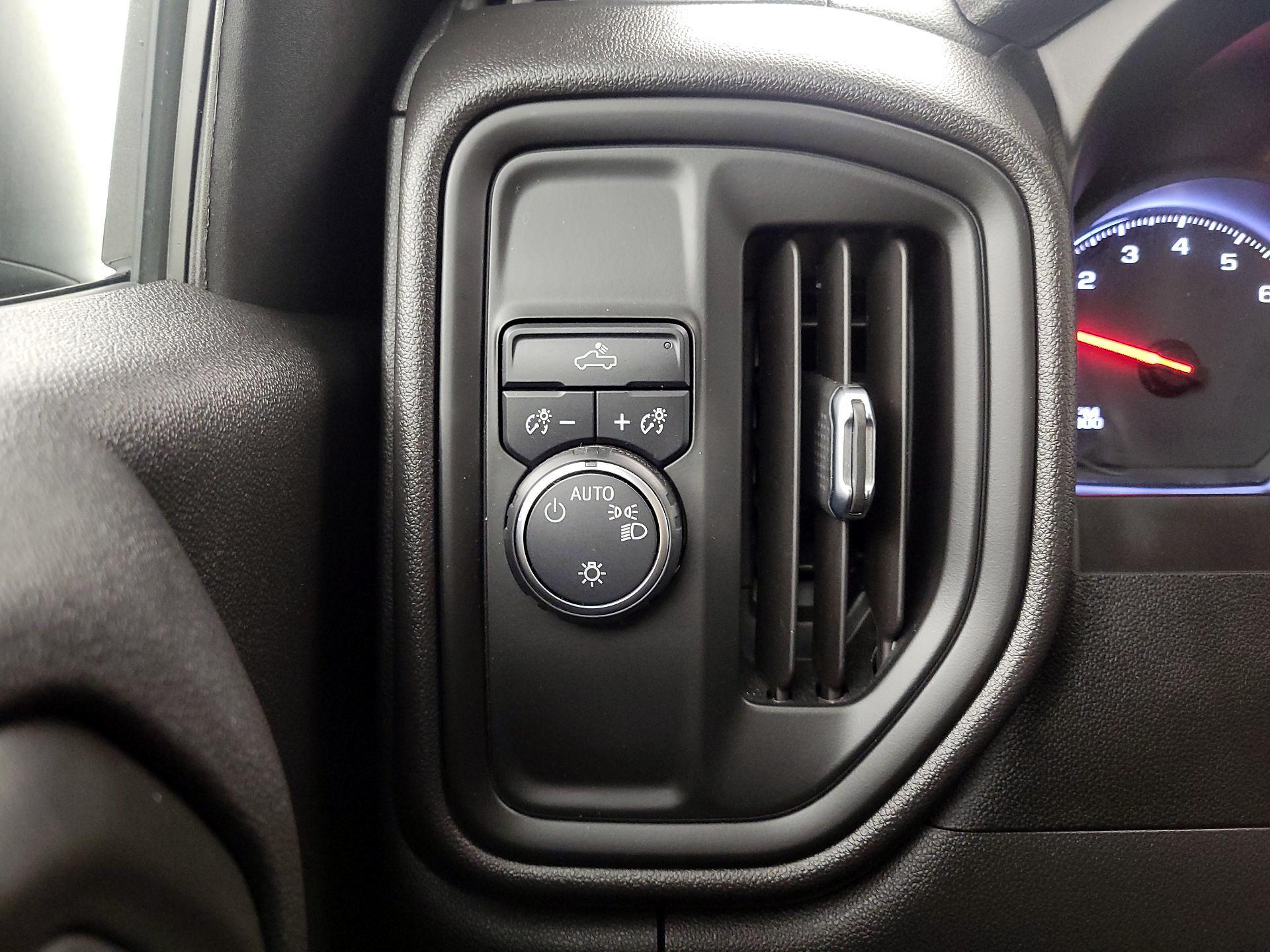 Thumbnail: 2021 Chevrolet Silverado 1500 - 13