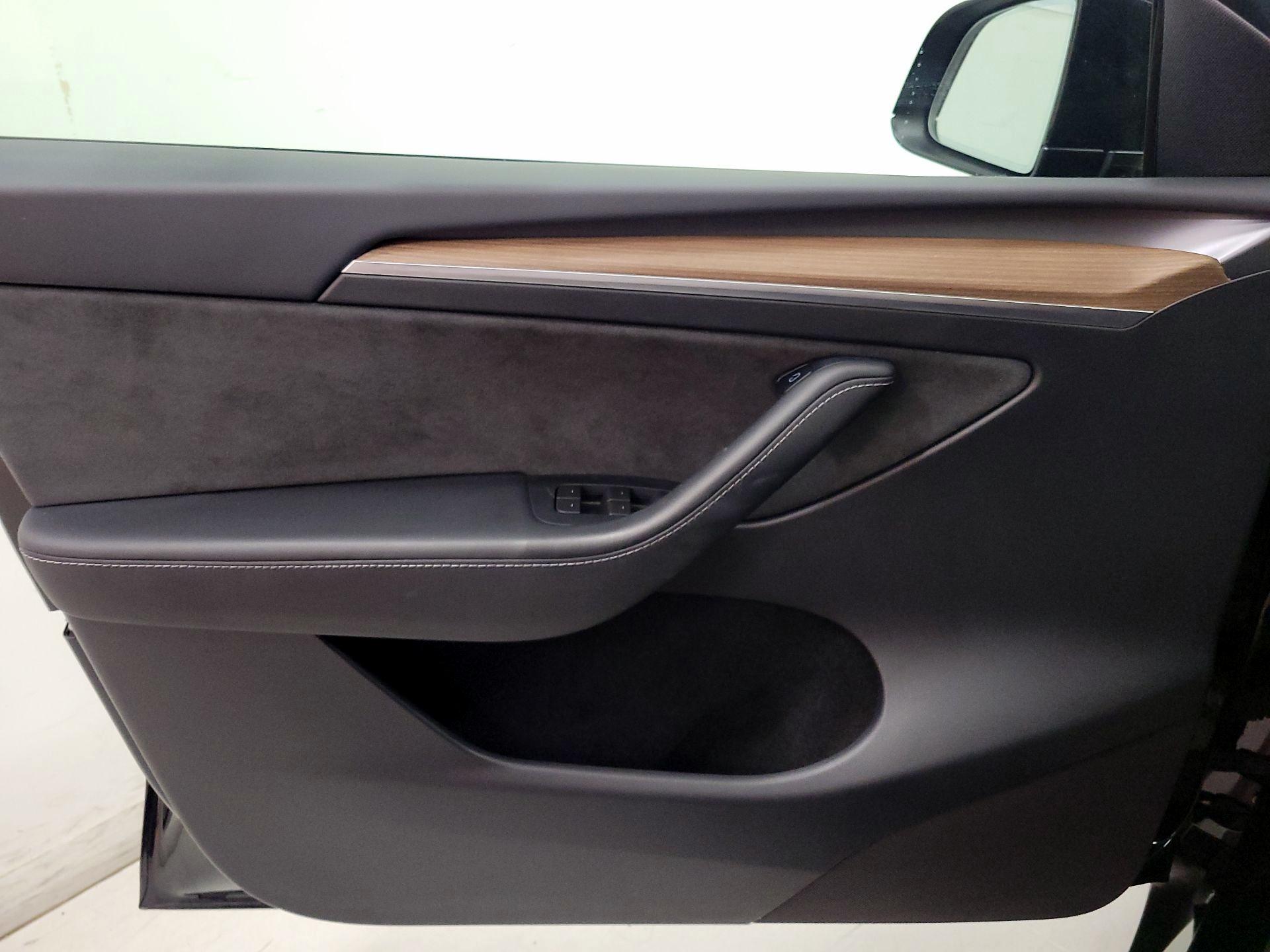 Thumbnail: 2023 Tesla Model Y - 12