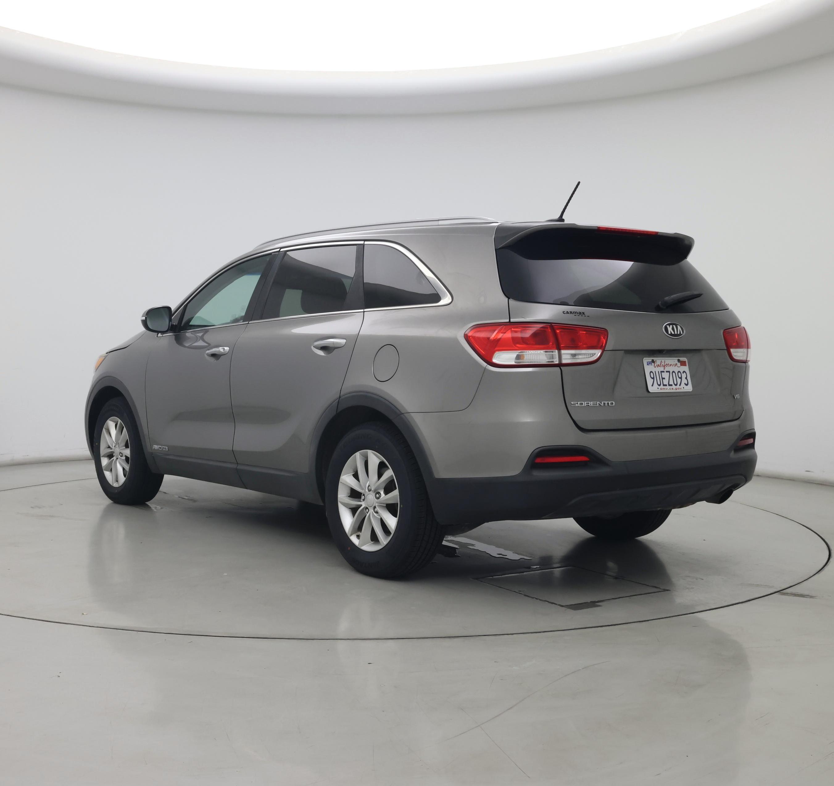 Thumbnail: 2016 Kia Sorento - 2