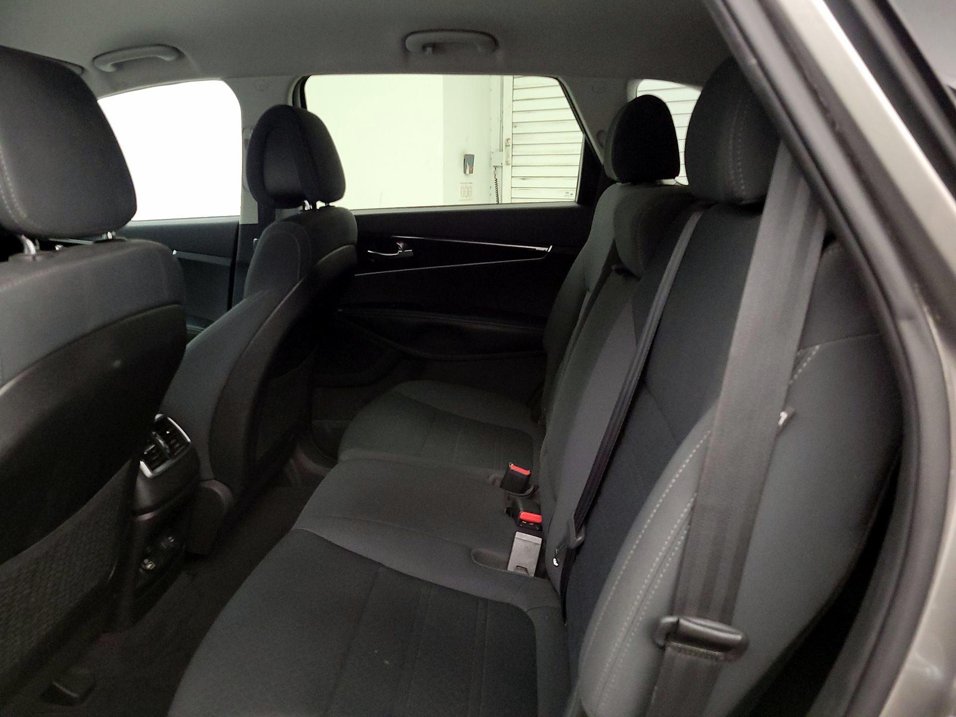 Thumbnail: 2016 Kia Sorento - 19