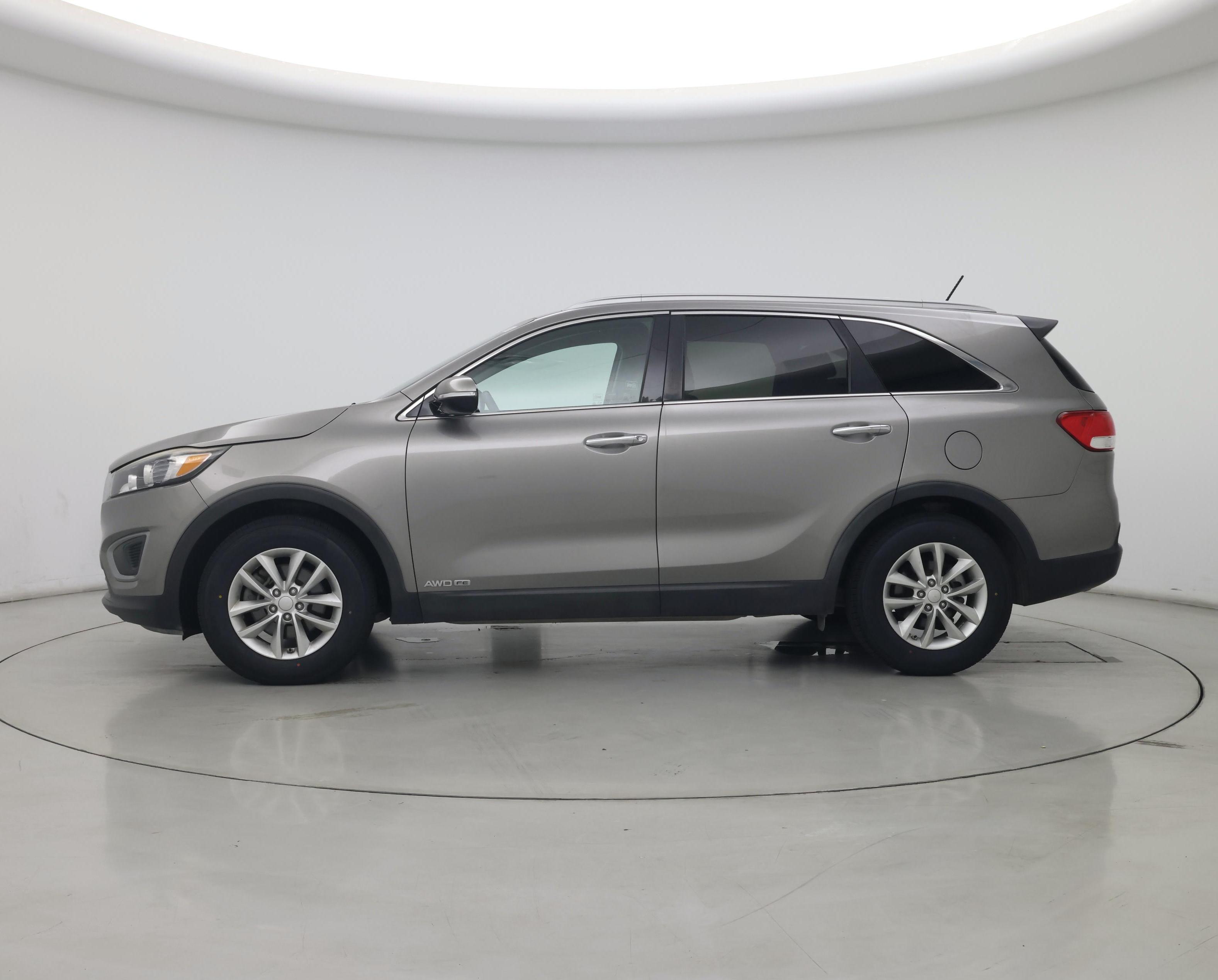 Thumbnail: 2016 Kia Sorento - 3