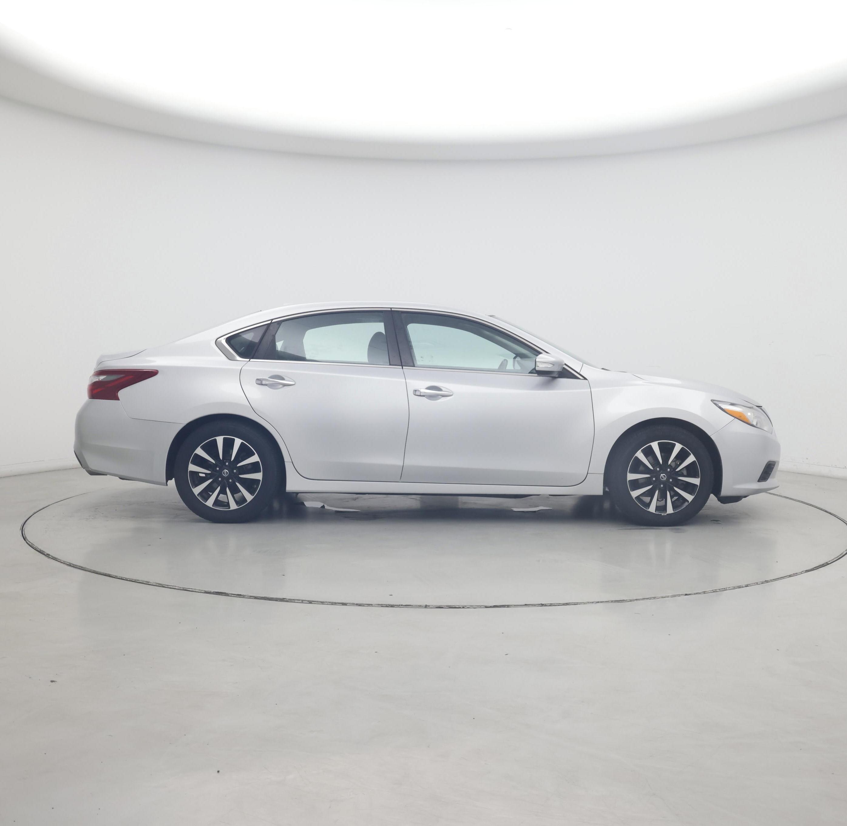Thumbnail: 2018 Nissan Altima - 7