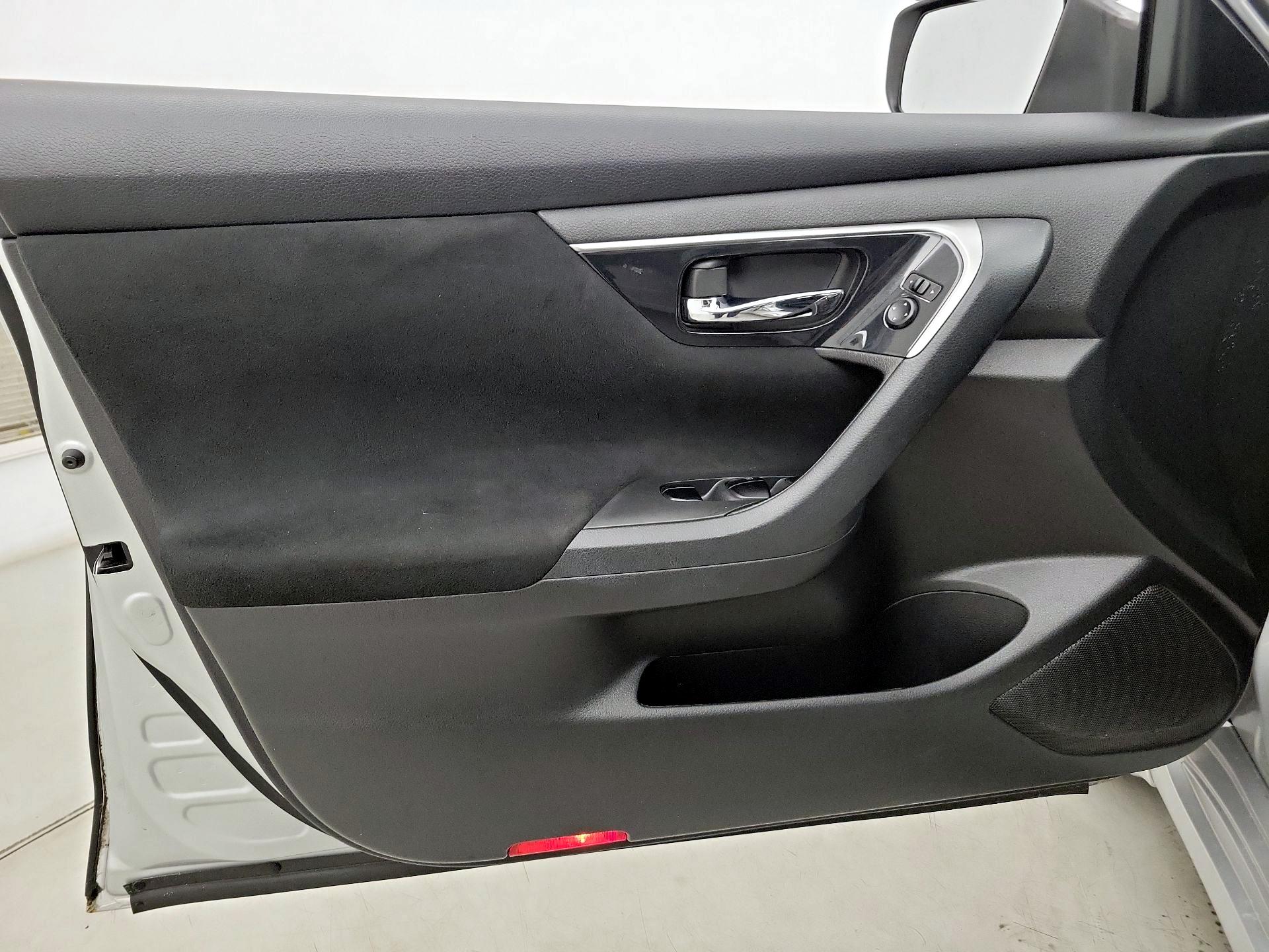 Thumbnail: 2014 Nissan Altima - 12