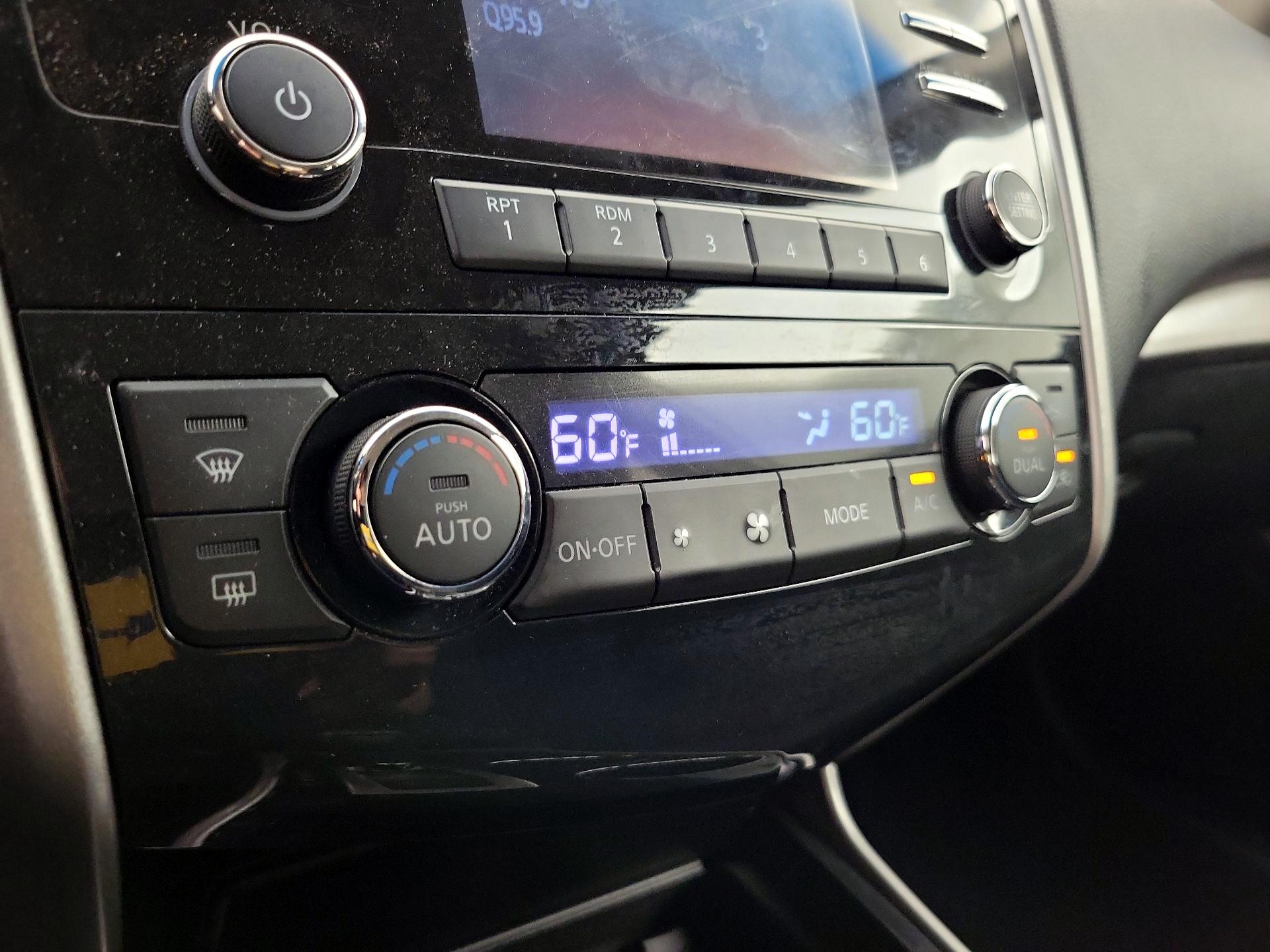 Thumbnail: 2014 Nissan Altima - 16