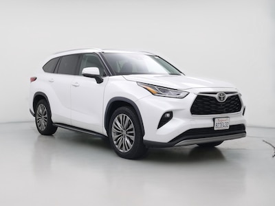 White 2022 Toyota Highlander Platinum