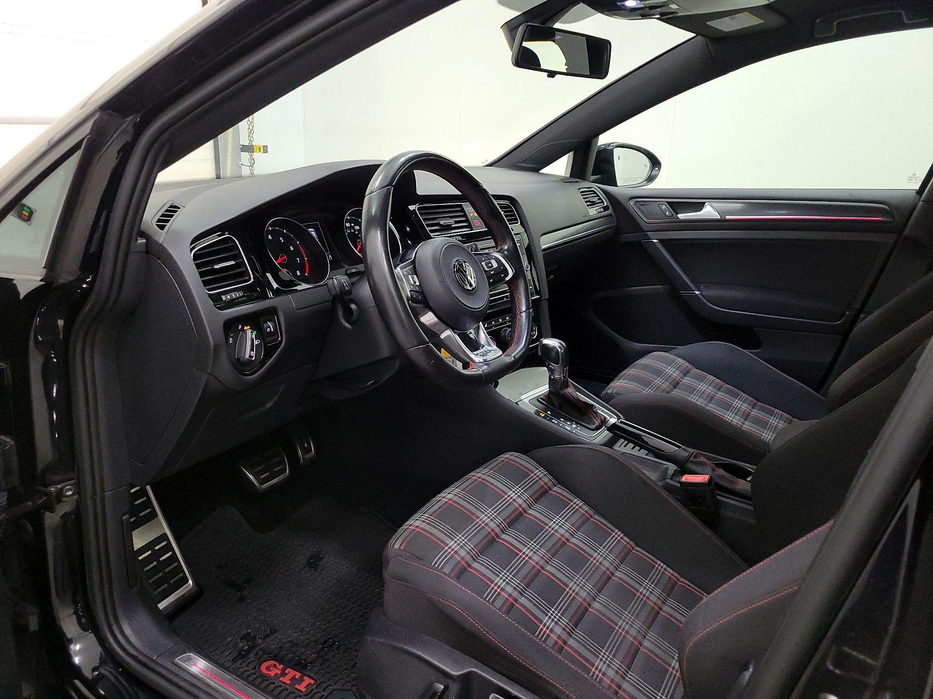 Thumbnail: 2019 Volkswagen Golf - 11