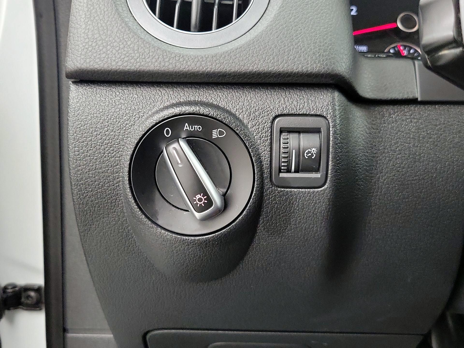 Thumbnail: 2016 Volkswagen Tiguan - 13
