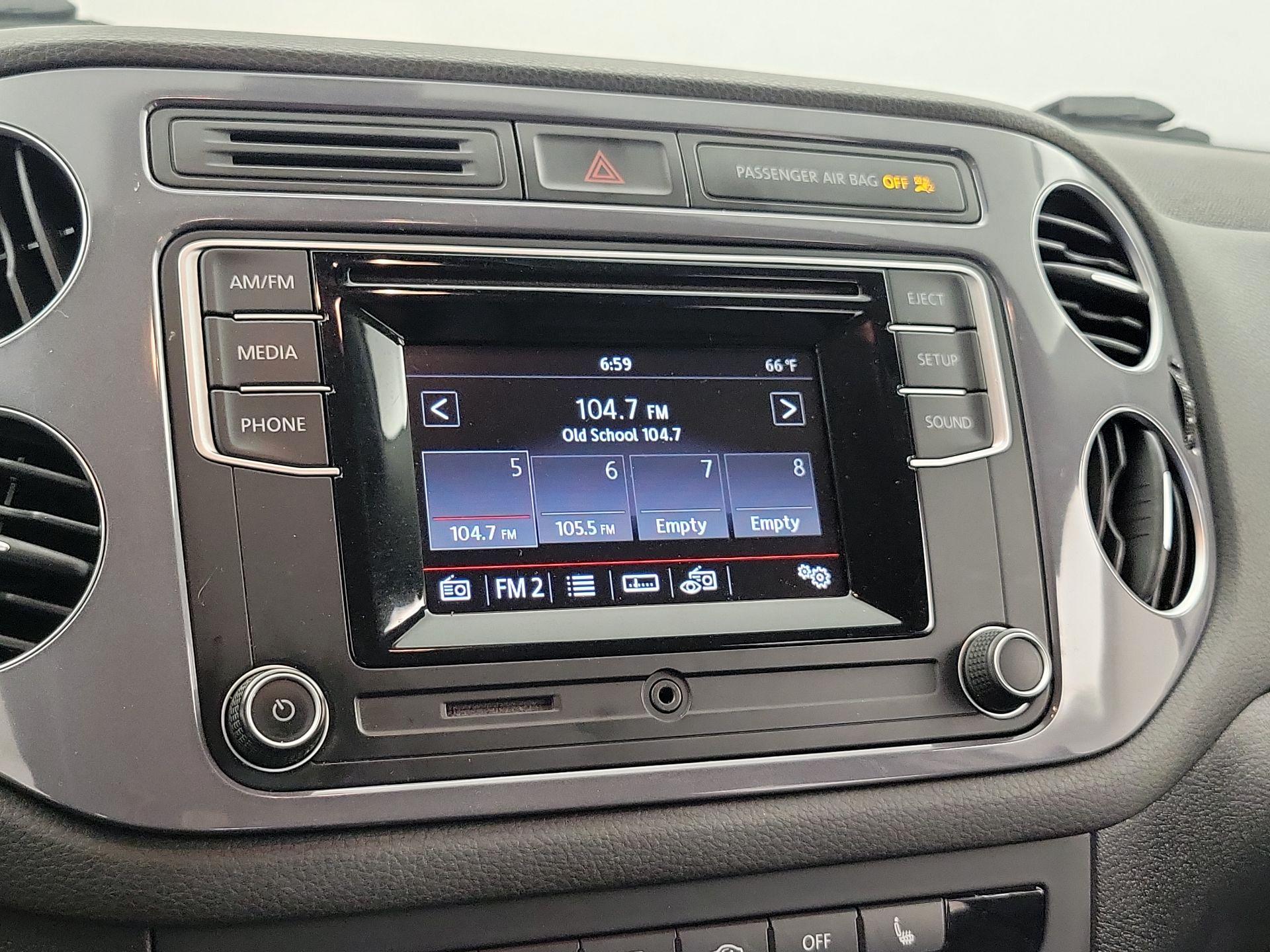Thumbnail: 2016 Volkswagen Tiguan - 15