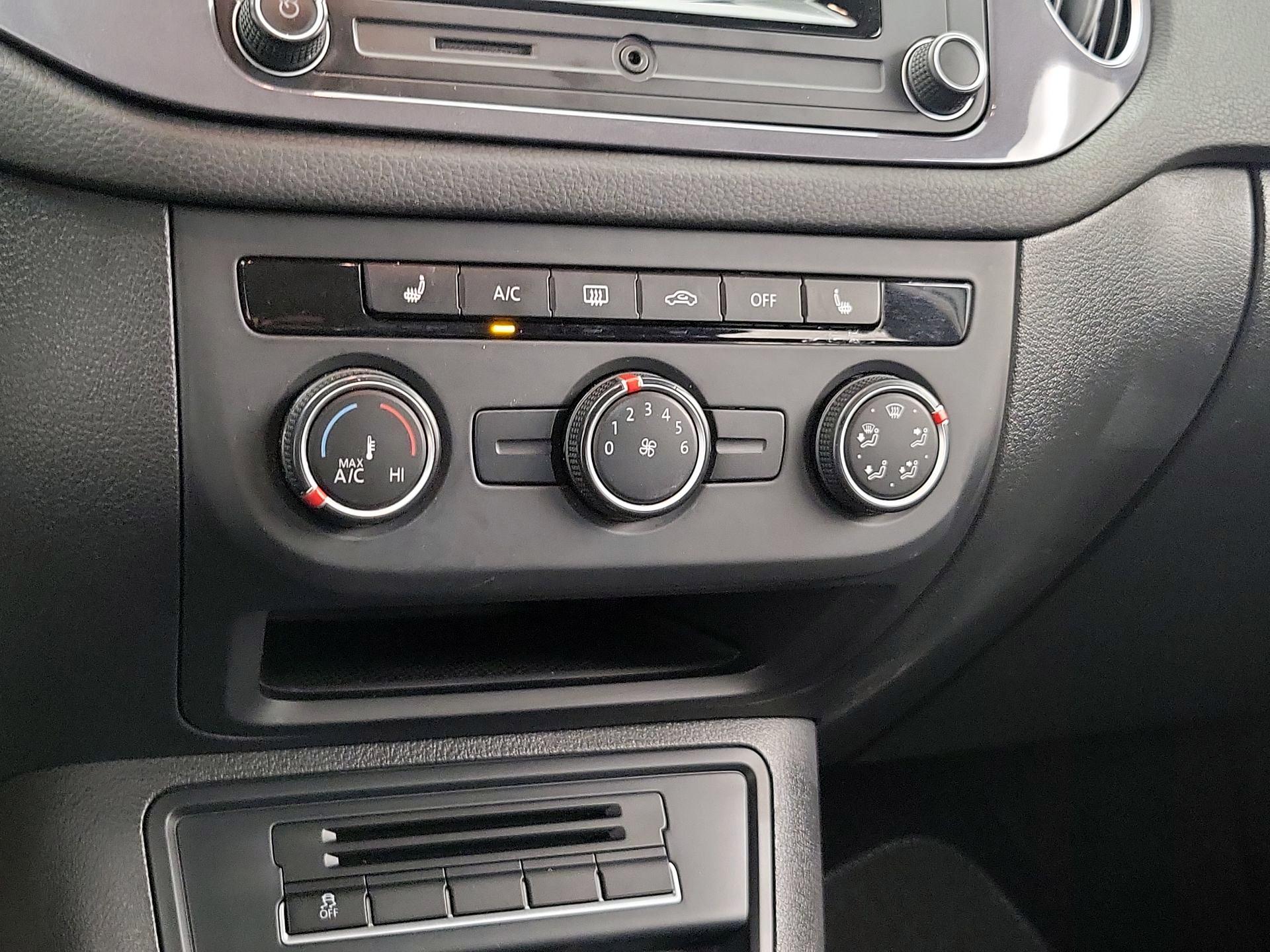 Thumbnail: 2016 Volkswagen Tiguan - 16