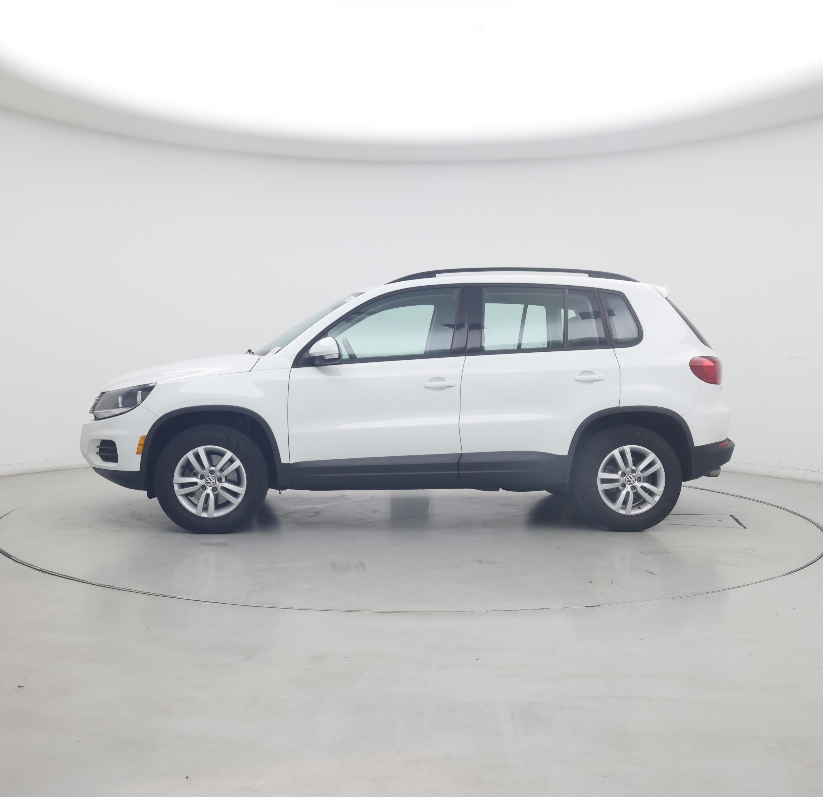 Thumbnail: 2016 Volkswagen Tiguan - 3