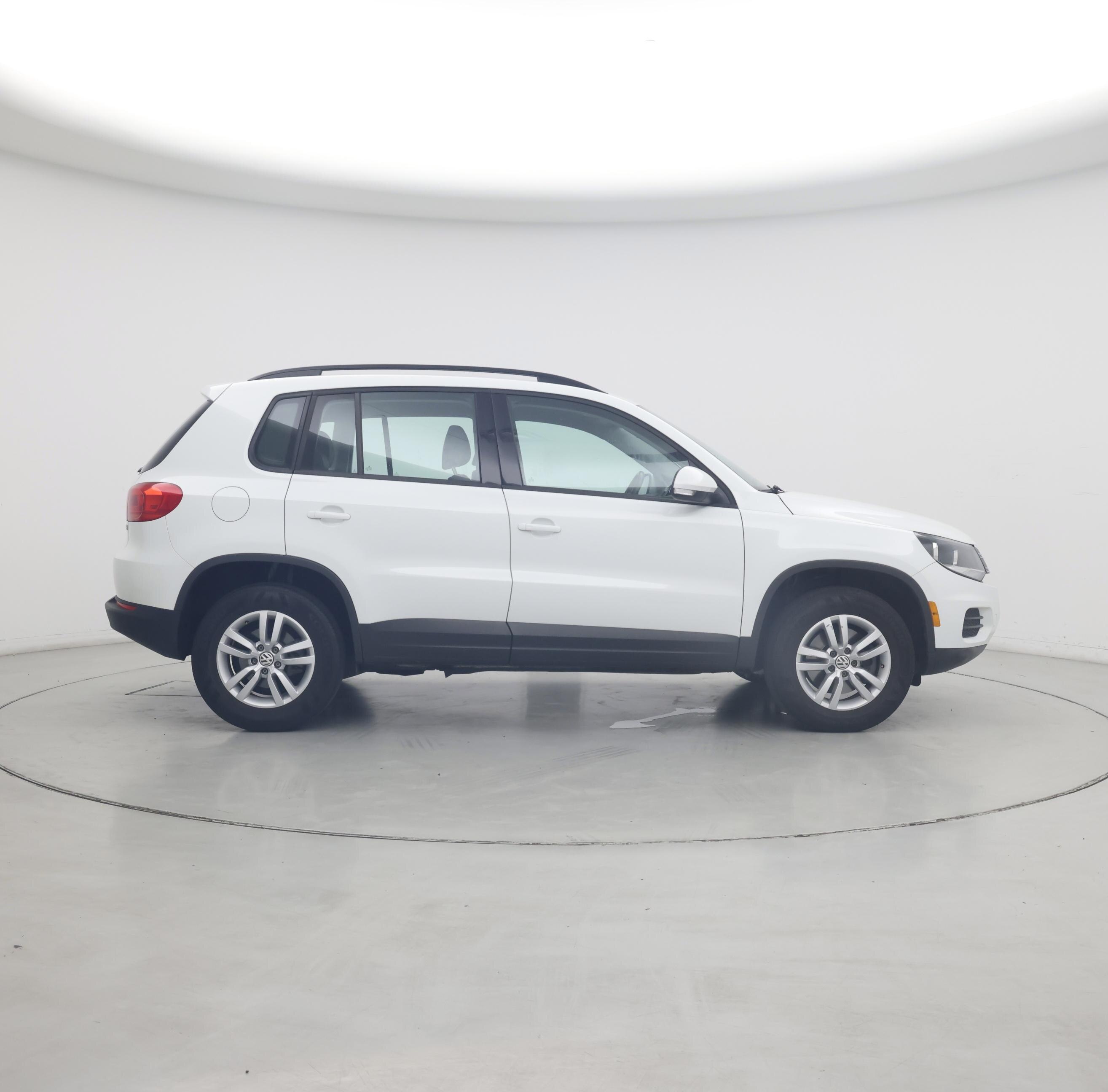 Thumbnail: 2016 Volkswagen Tiguan - 7
