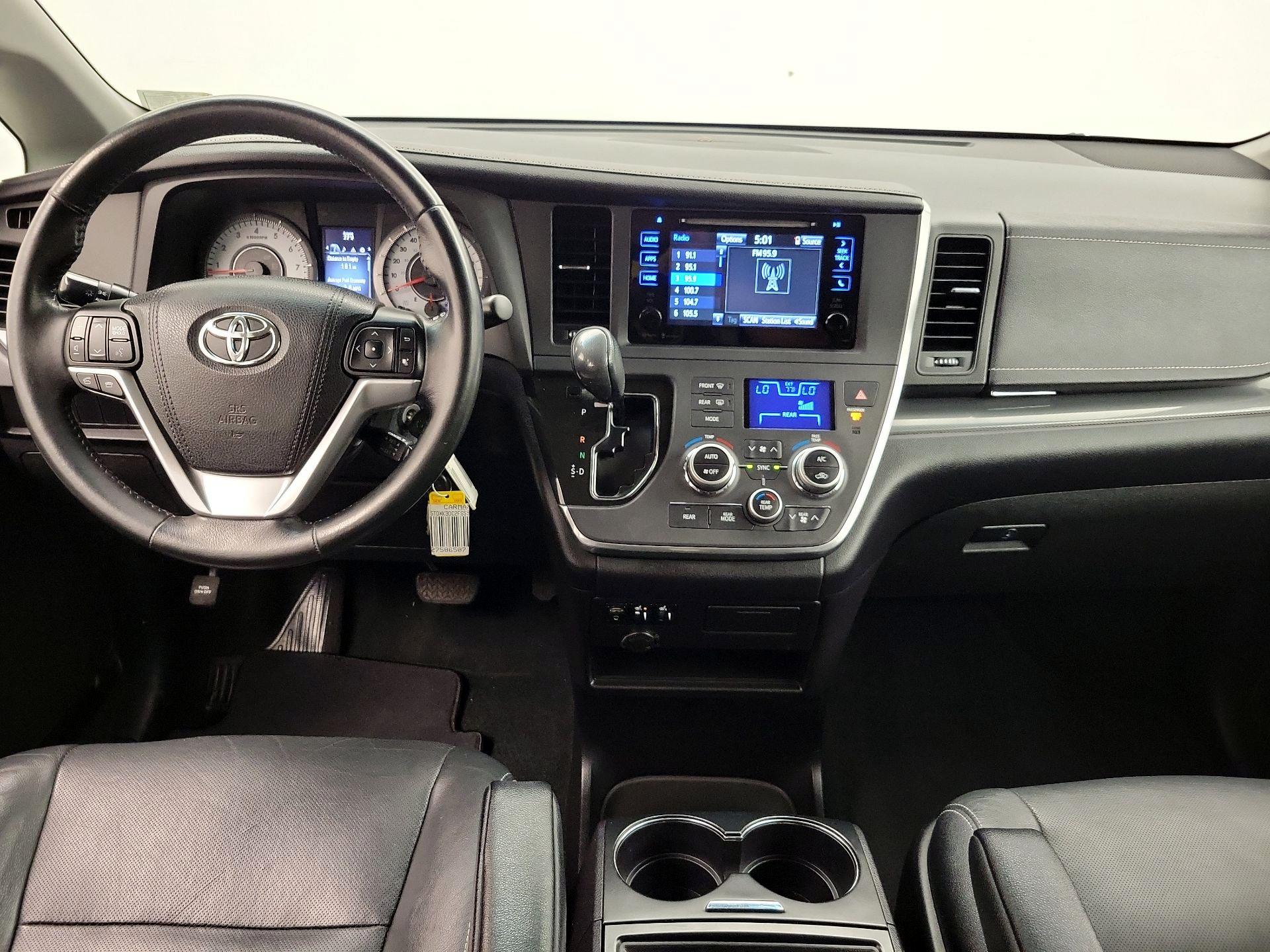 Thumbnail: 2015 Toyota Sienna - 9