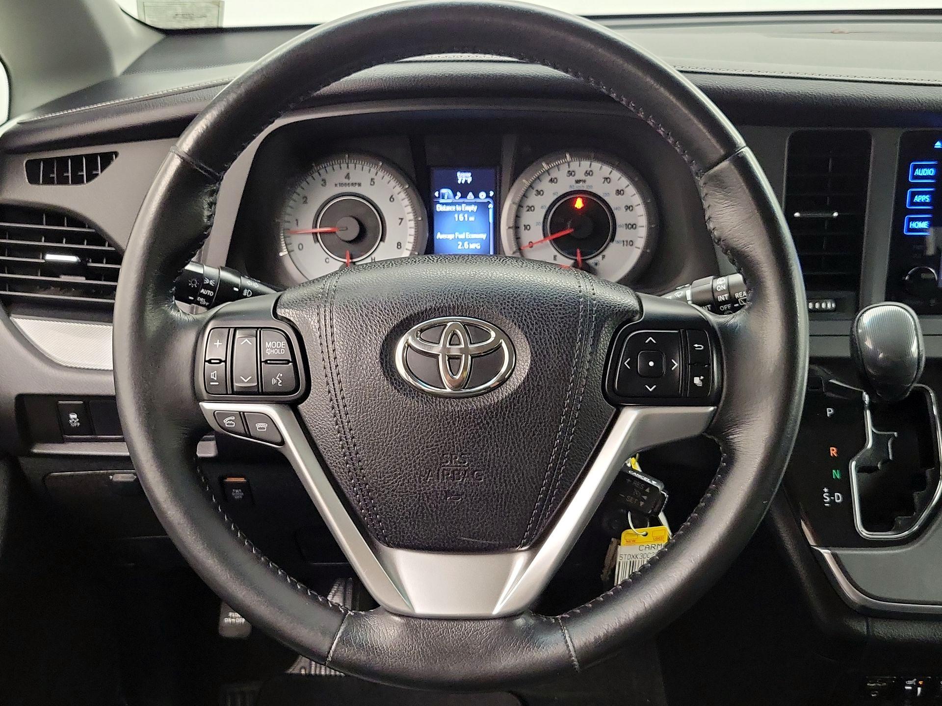 Thumbnail: 2015 Toyota Sienna - 10