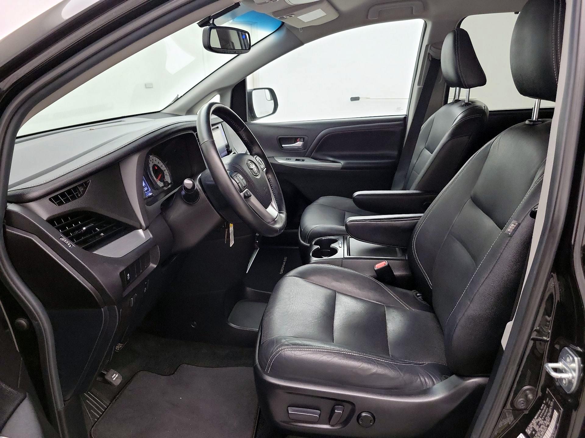 Thumbnail: 2015 Toyota Sienna - 11