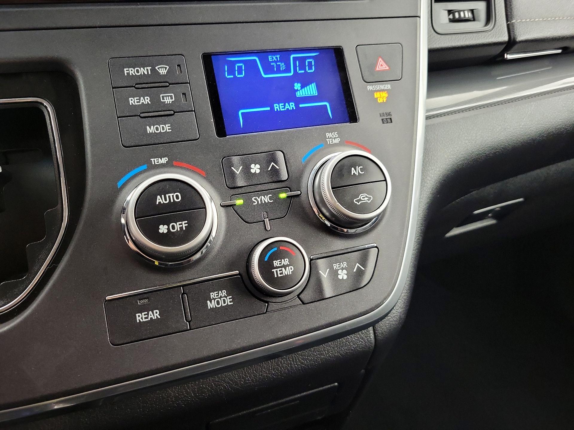 Thumbnail: 2015 Toyota Sienna - 15
