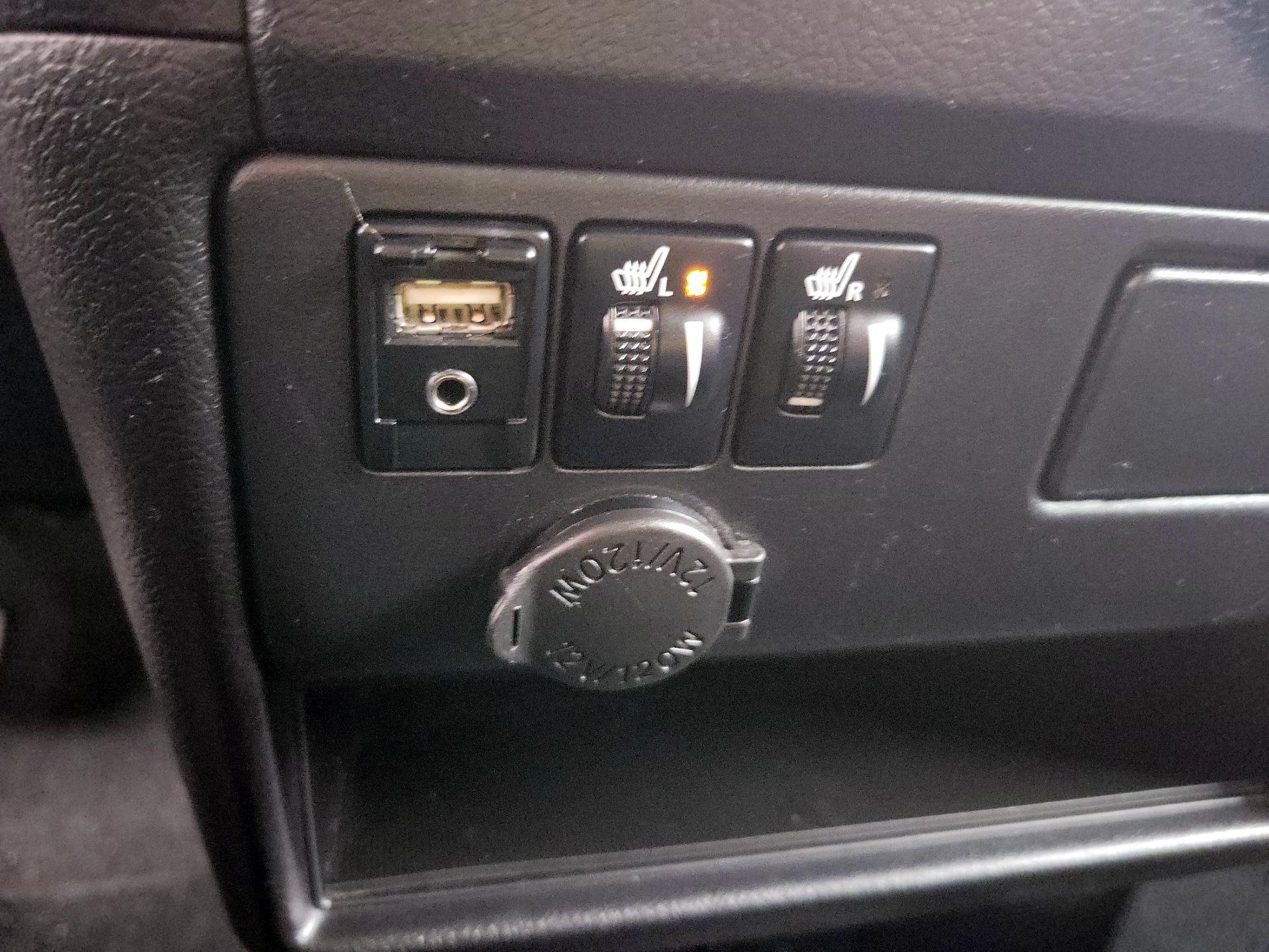 Thumbnail: 2015 Toyota Sienna - 17