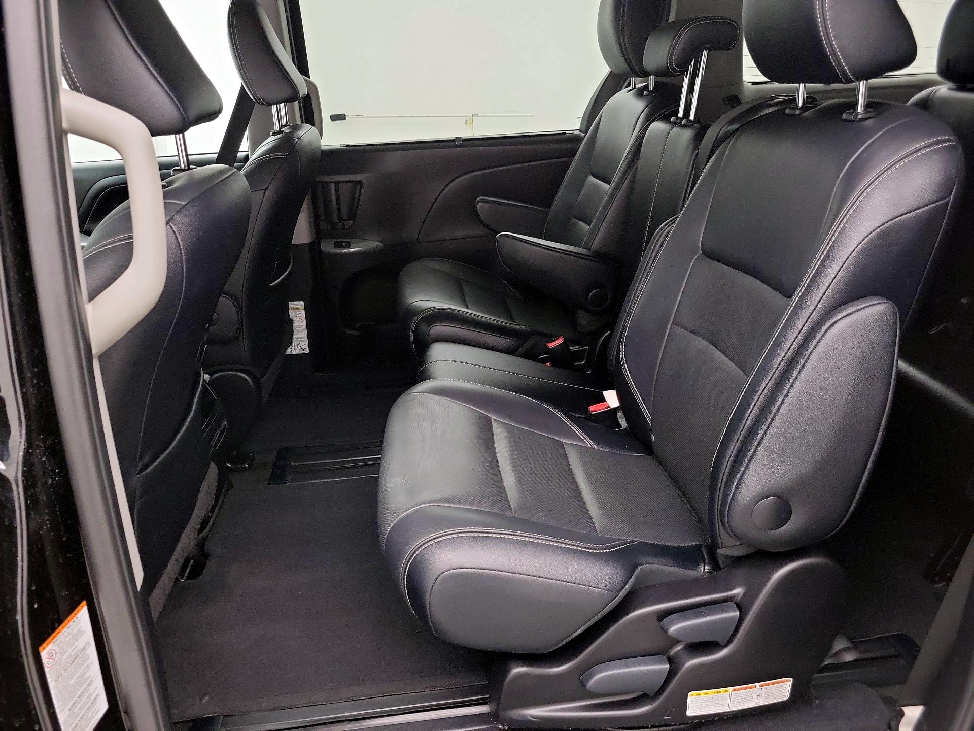 Thumbnail: 2015 Toyota Sienna - 18