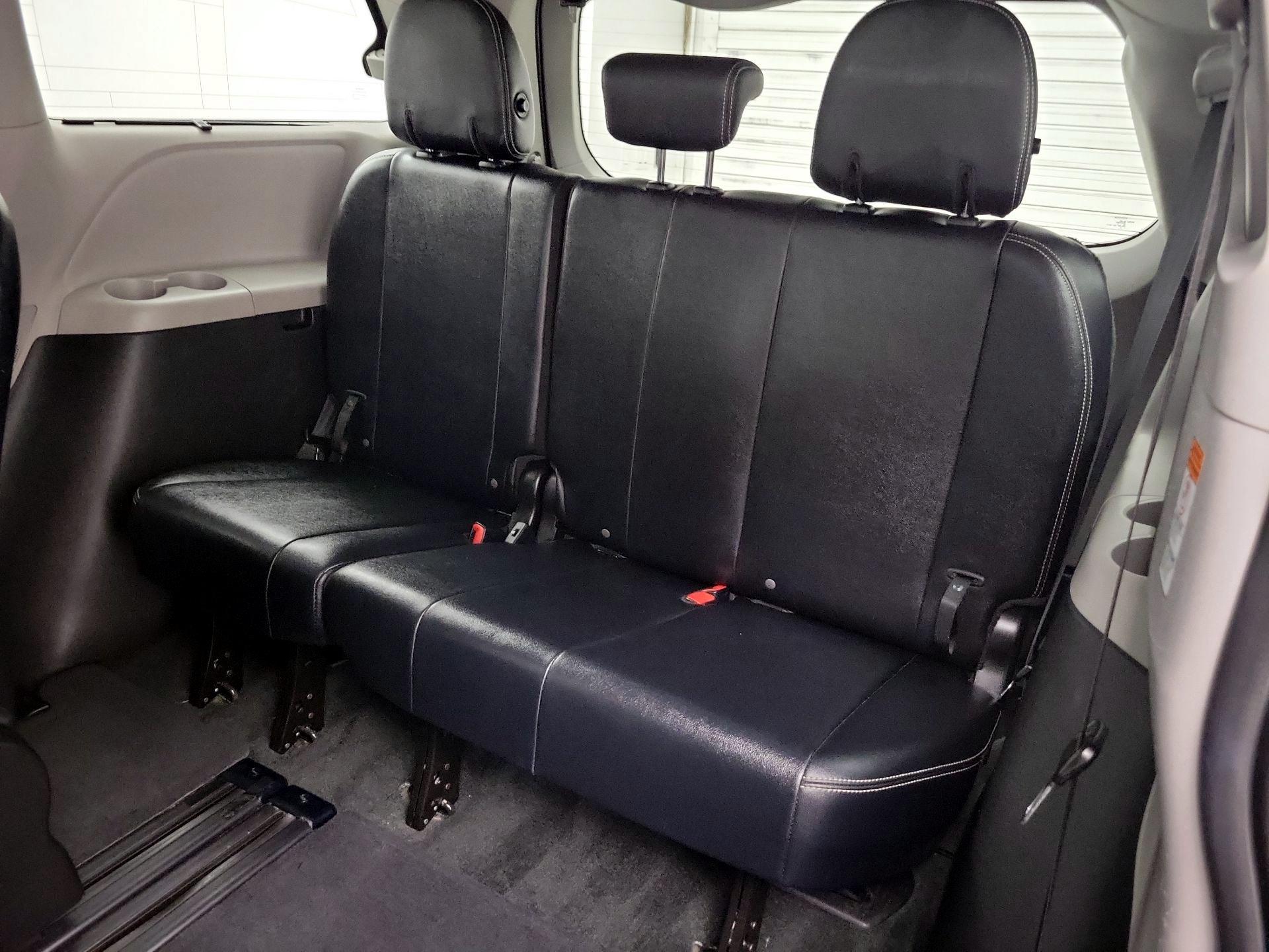 Thumbnail: 2015 Toyota Sienna - 19