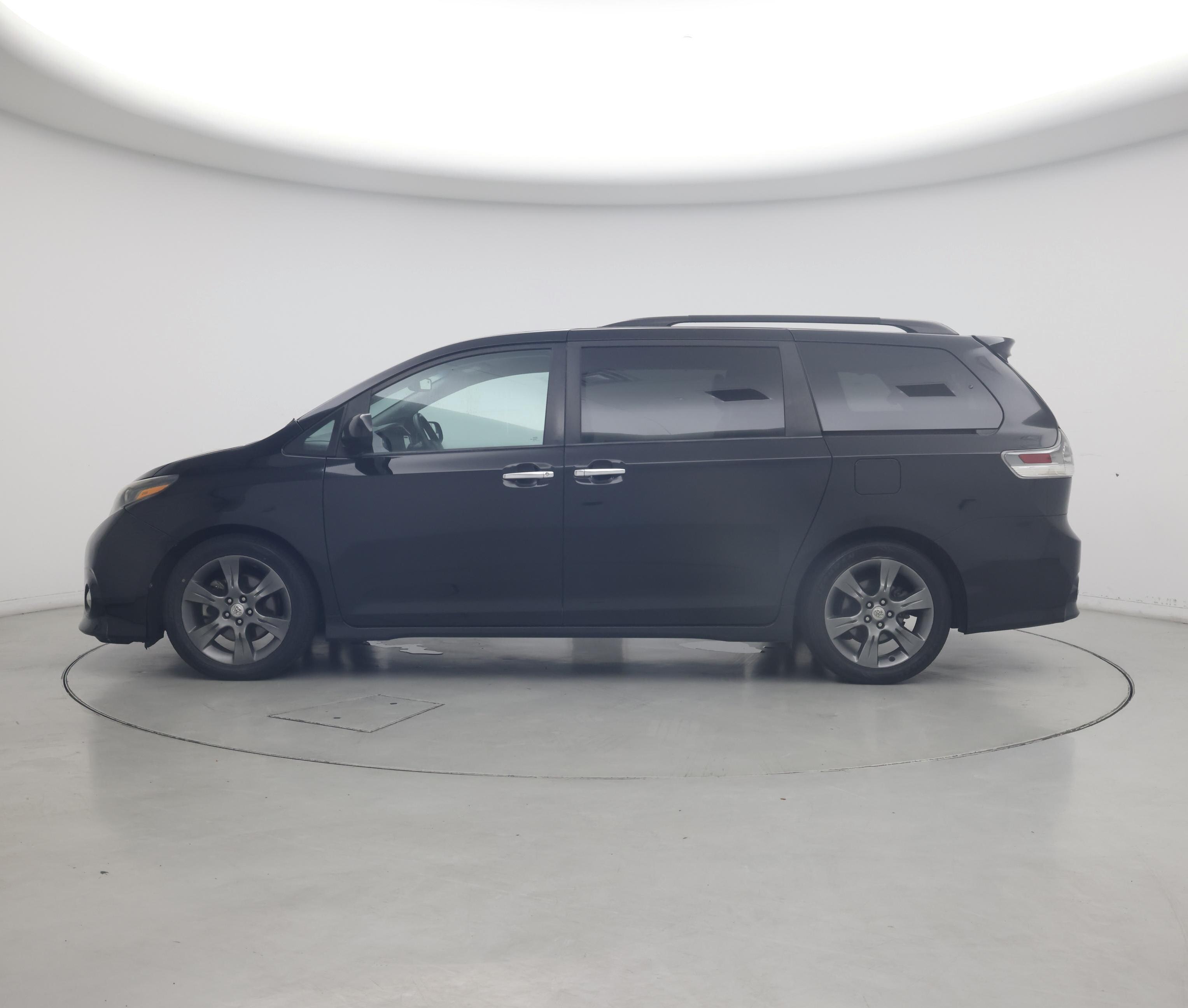 Thumbnail: 2015 Toyota Sienna - 3