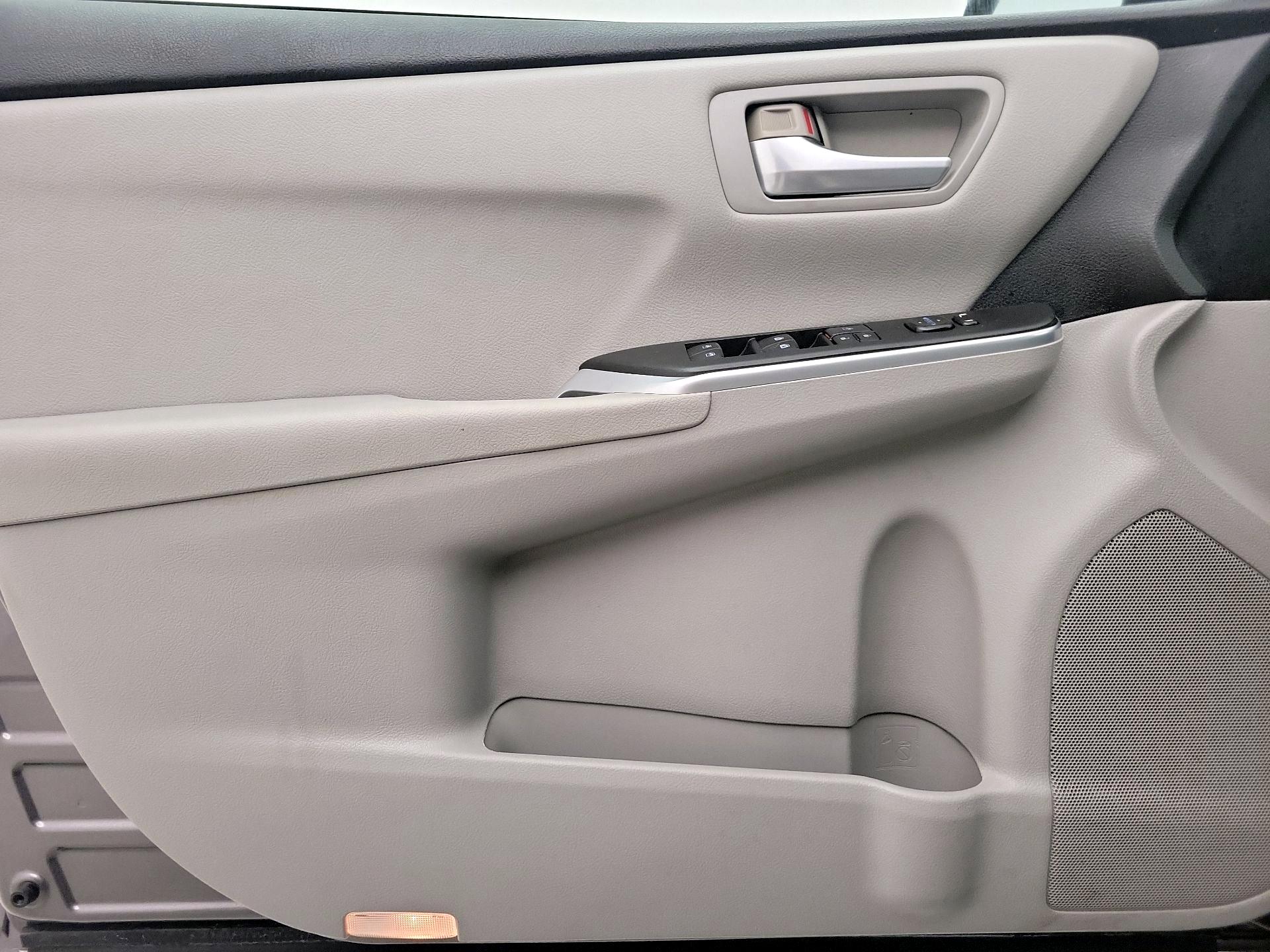 Thumbnail: 2015 Toyota Camry - 12