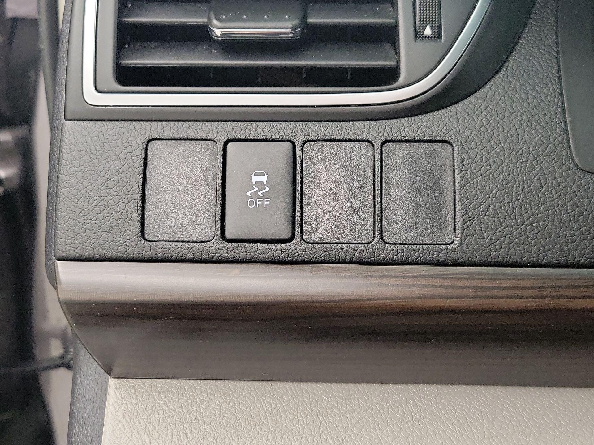 Thumbnail: 2015 Toyota Camry - 13