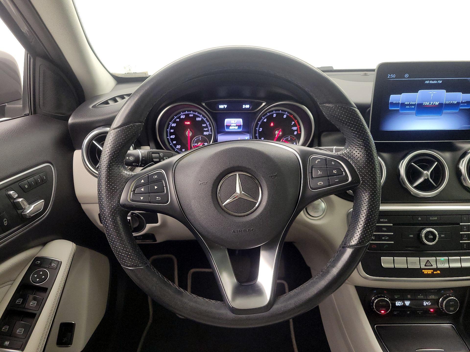 Thumbnail: 2020 Mercedes-Benz GLA - 10