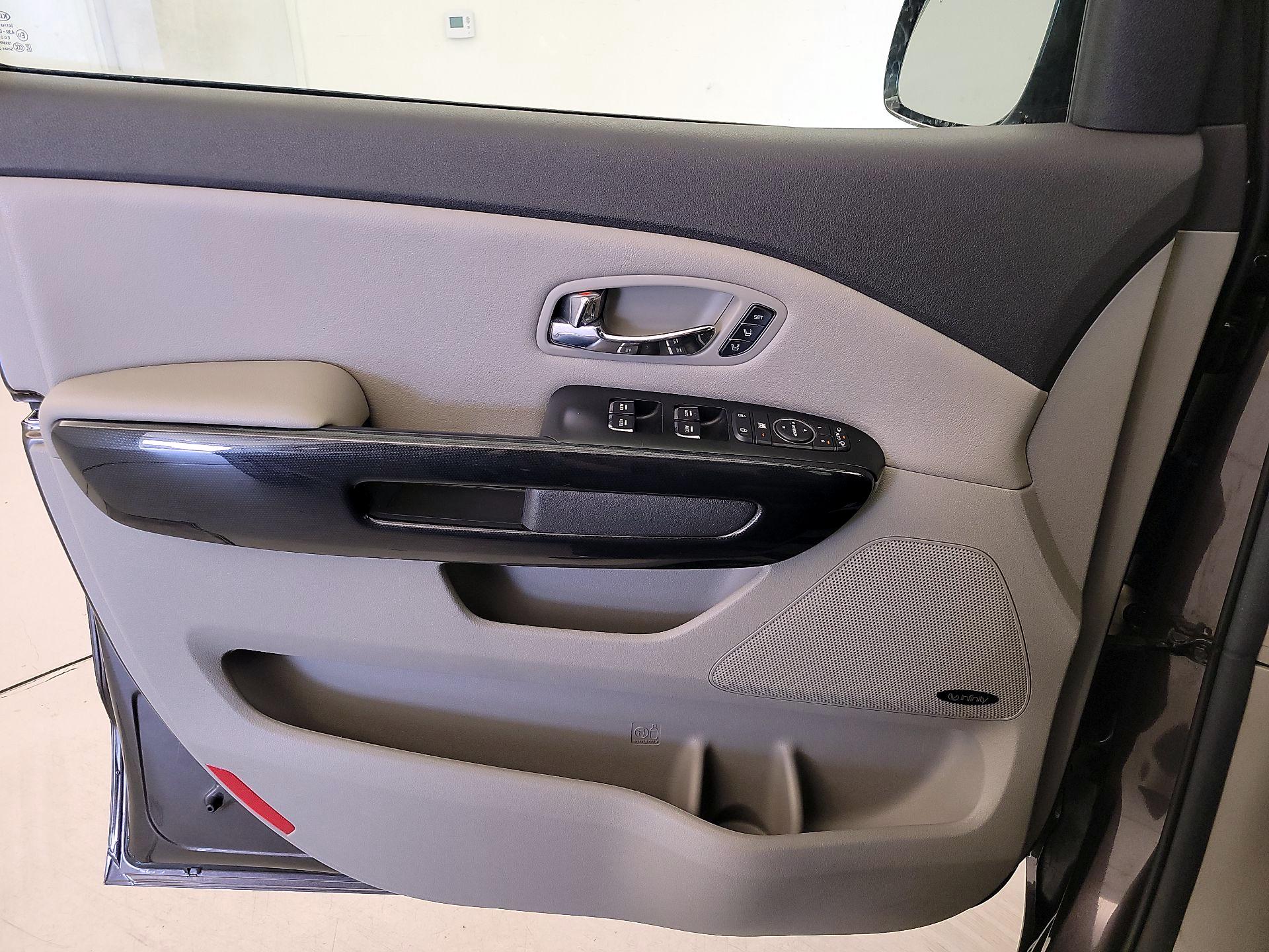 Thumbnail: 2017 Kia Sedona - 12